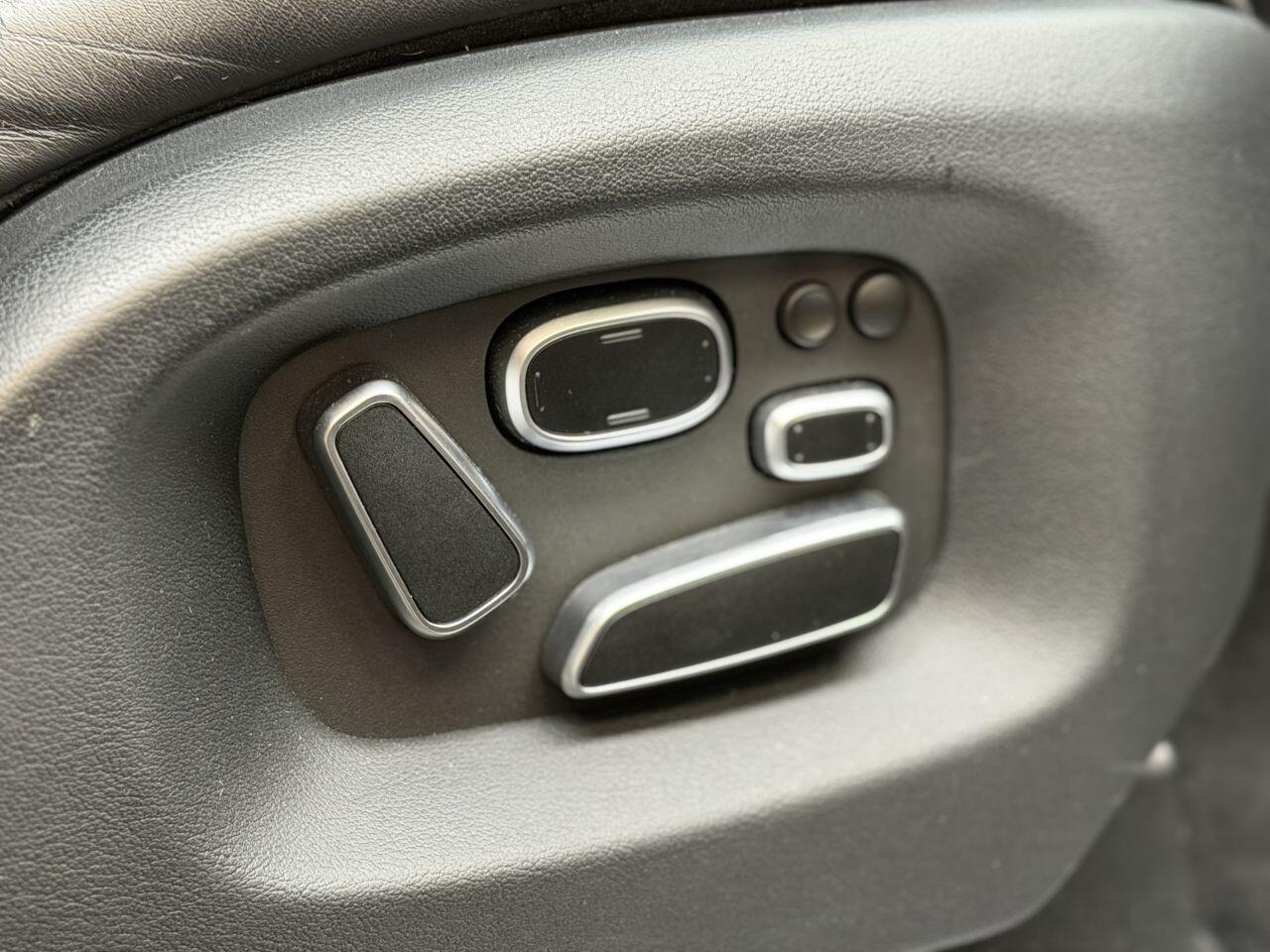 Land Rover Range Rover view 34