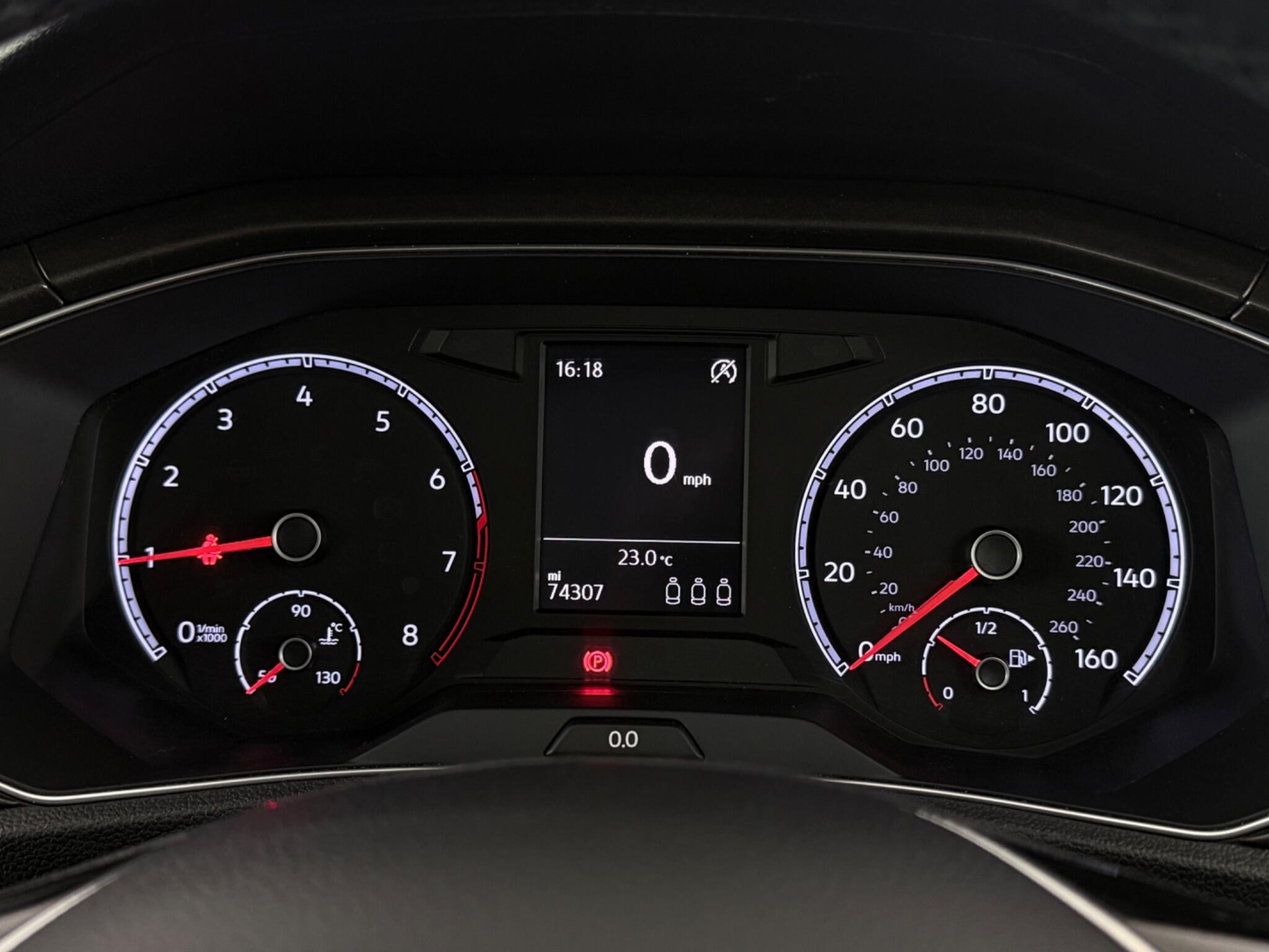 Volkswagen T-Roc view 14