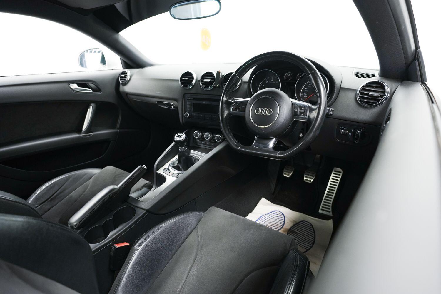 Audi TT view 11