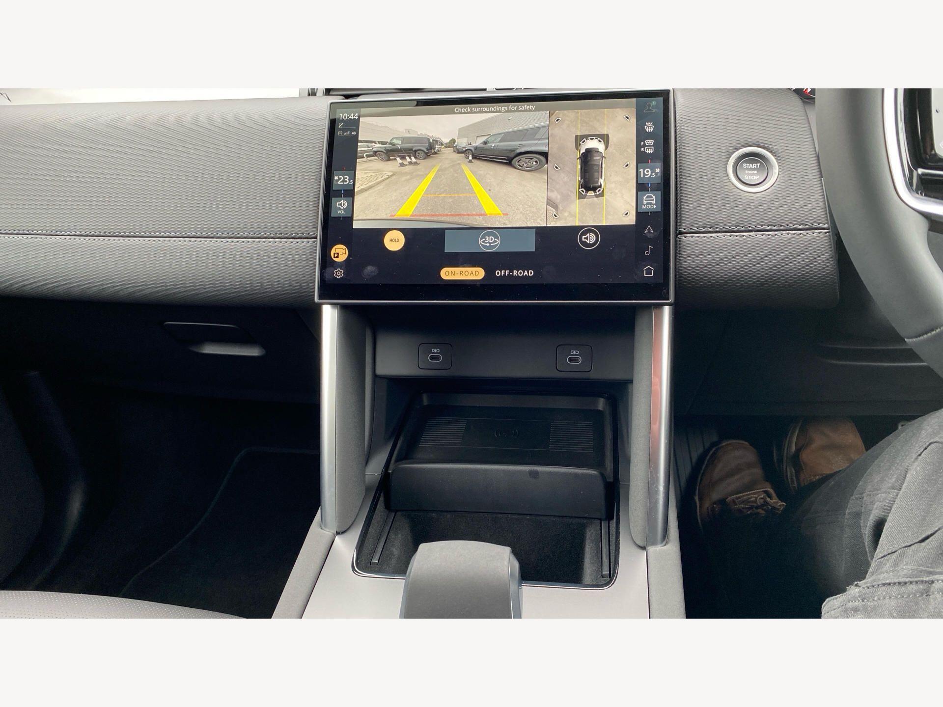 Land Rover Discovery Sport view 17