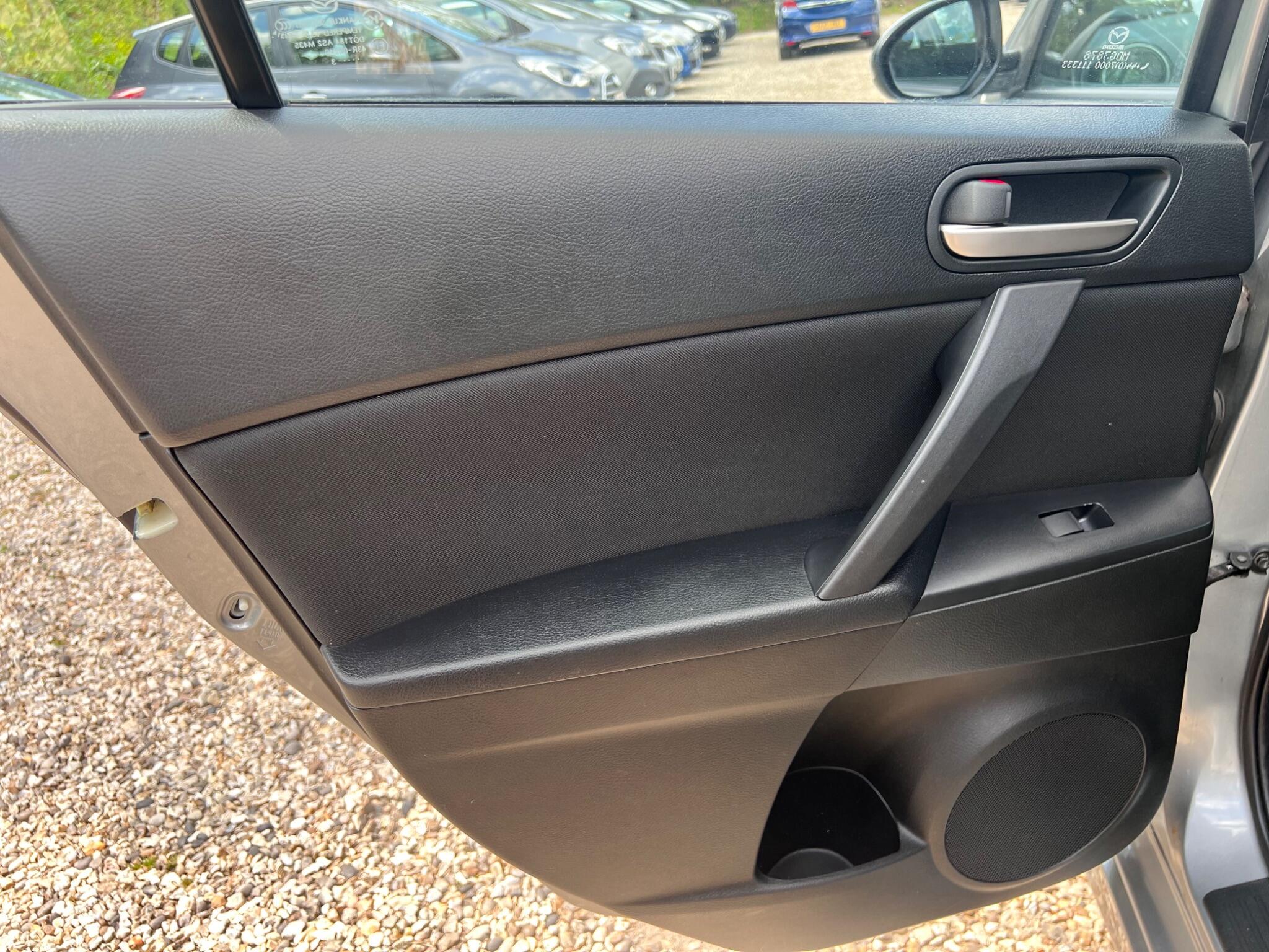 Mazda Mazda3 view 54