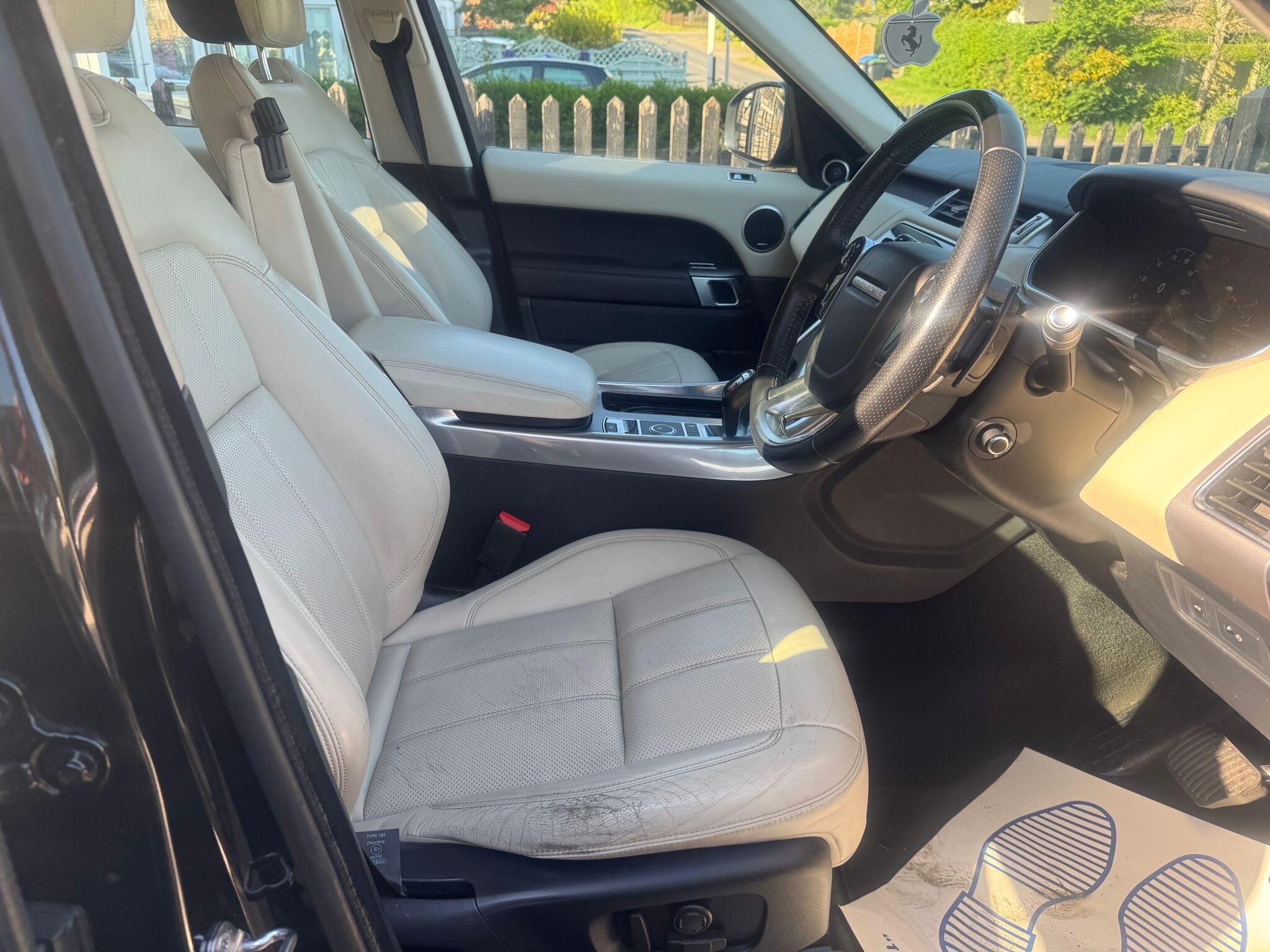 Land Rover Range Rover Sport view 4
