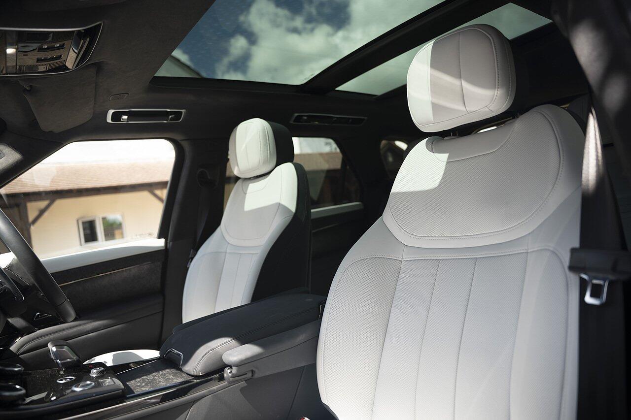 Land Rover Range Rover Sport view 10