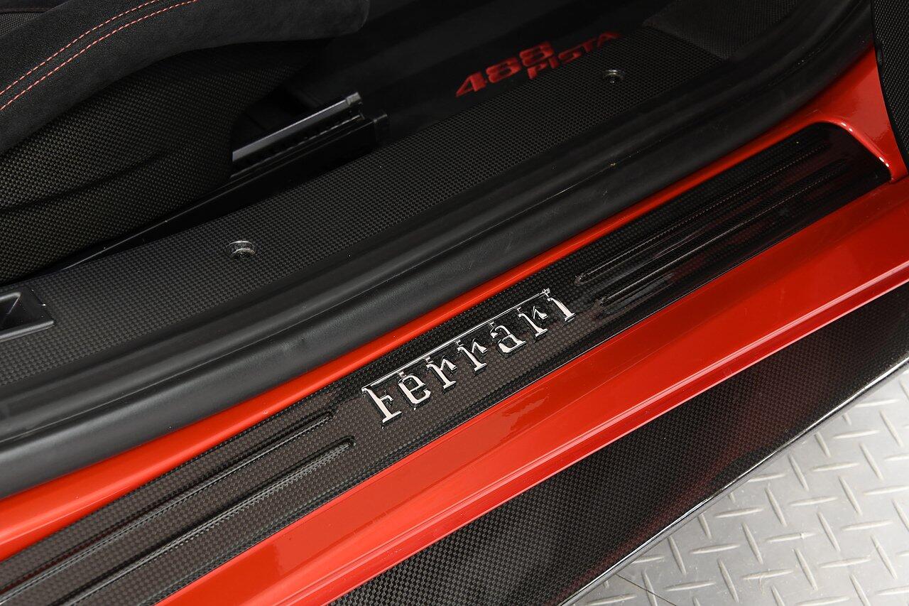 Ferrari 488 view 30