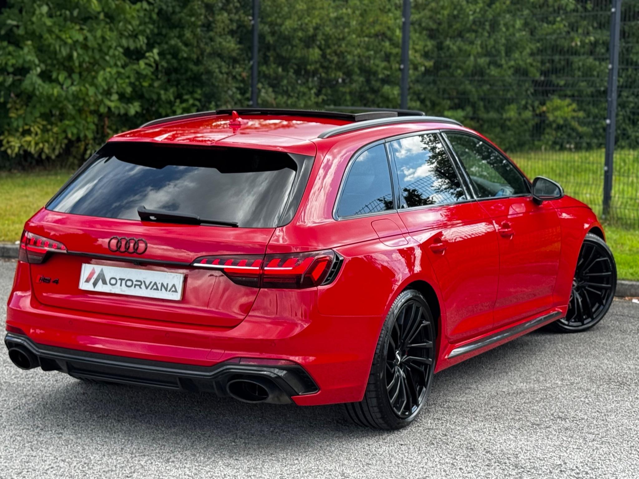 Audi RS4 view 19