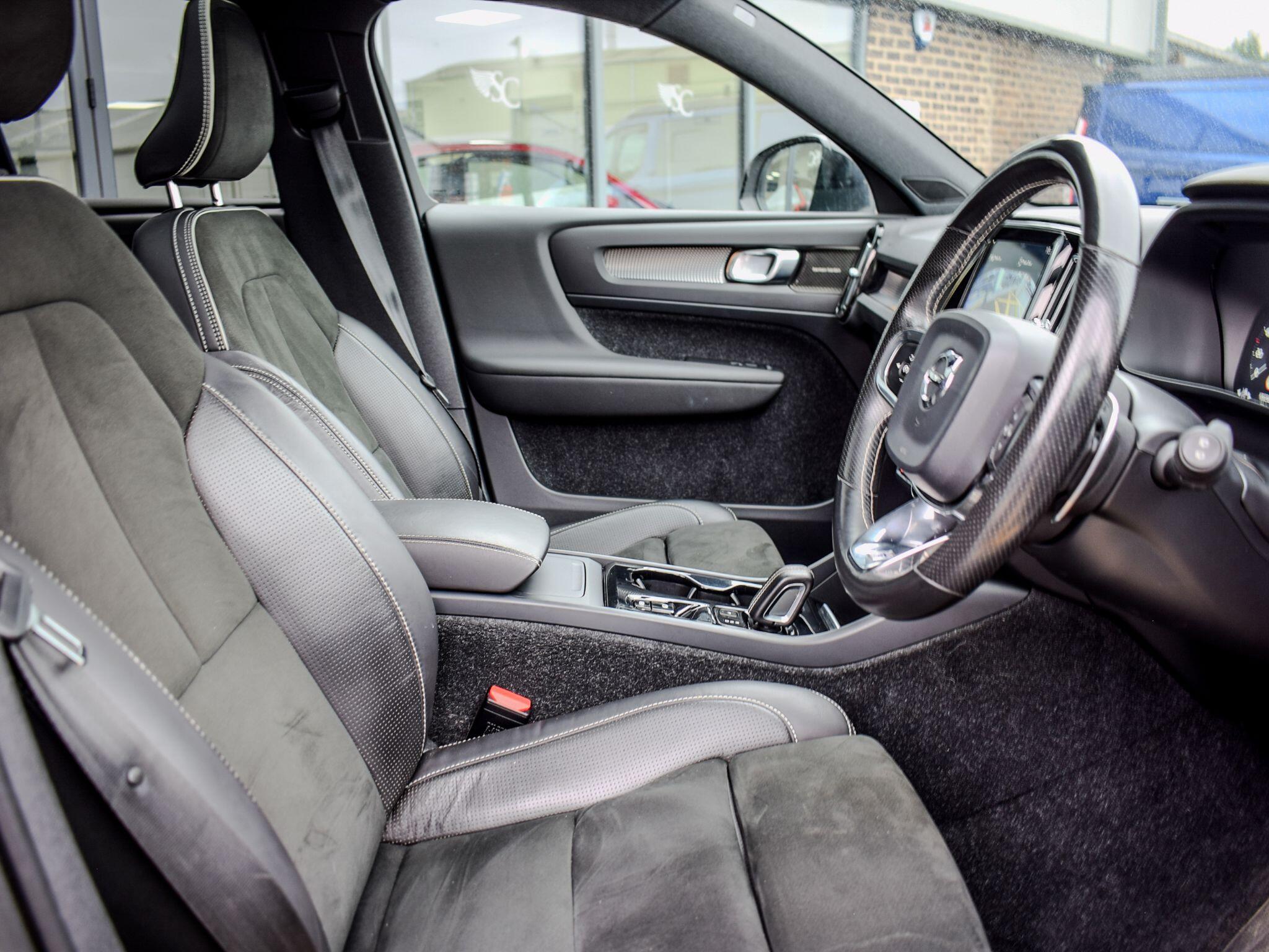Volvo XC40 view 9