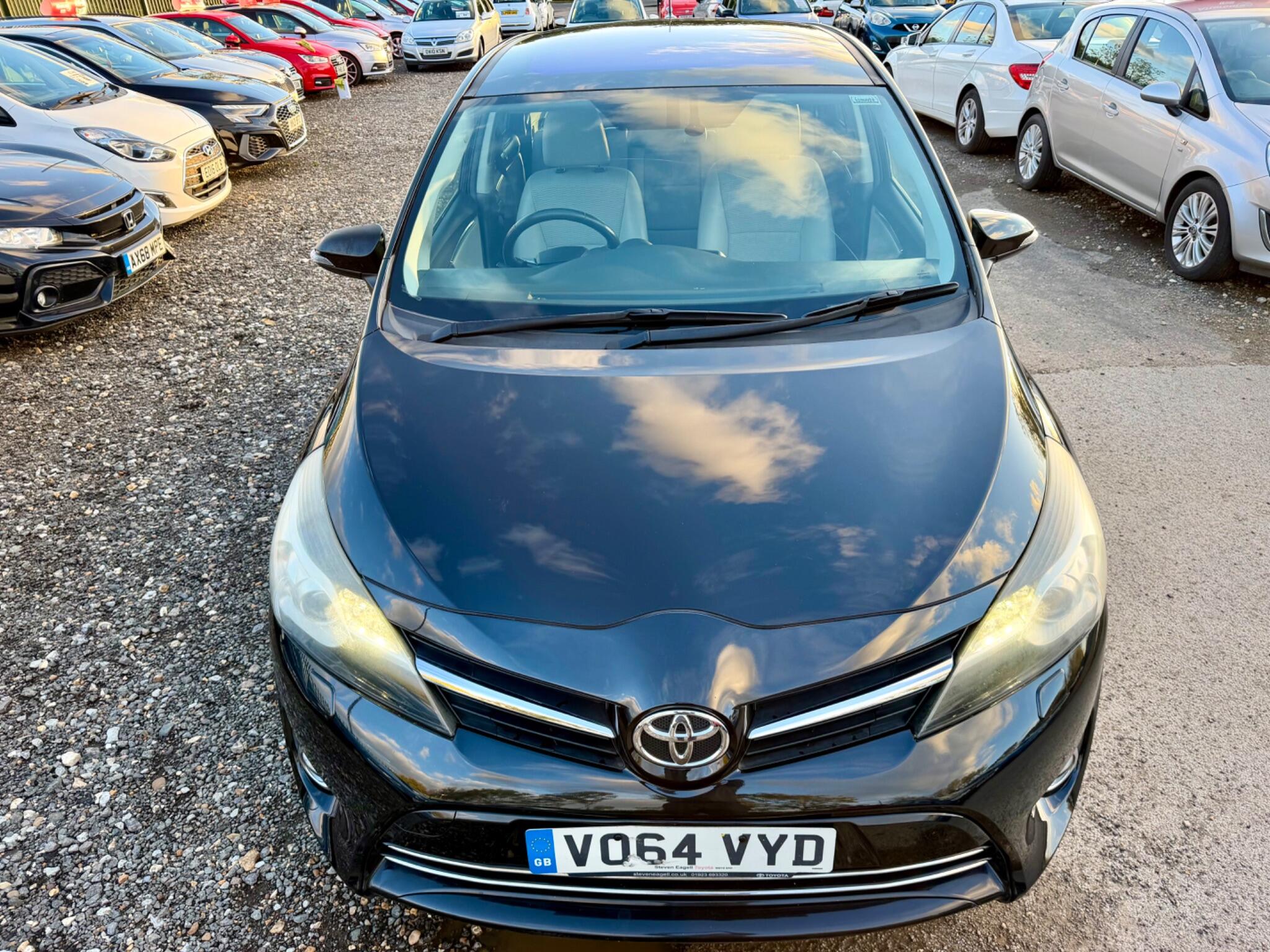 Toyota Verso view 3