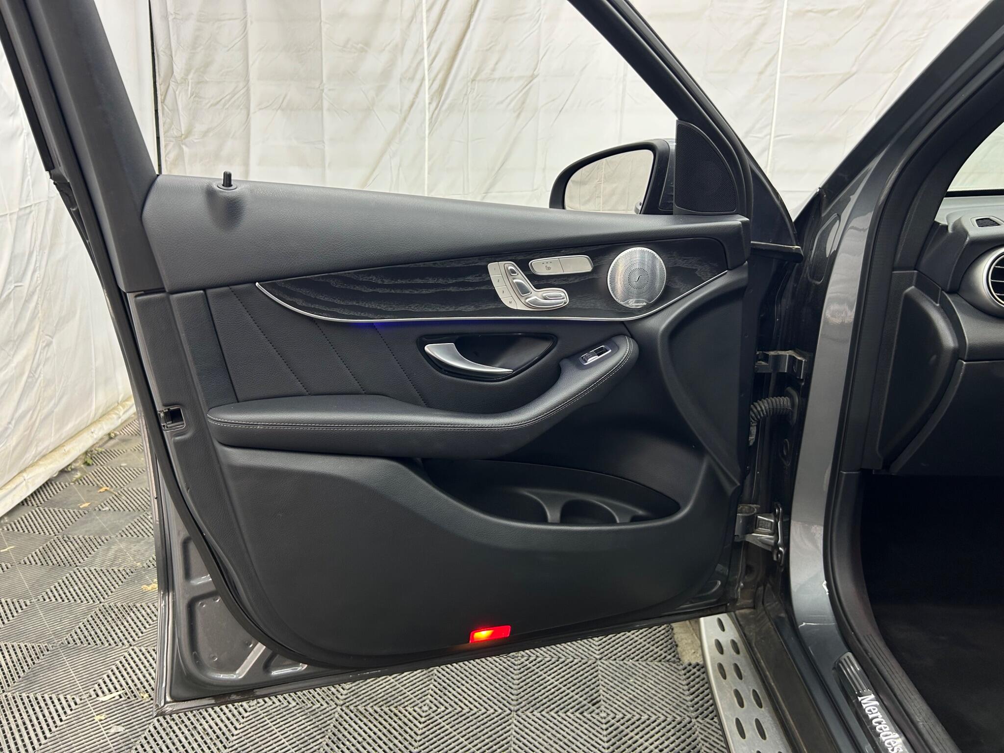 Mercedes-Benz GLC view 33