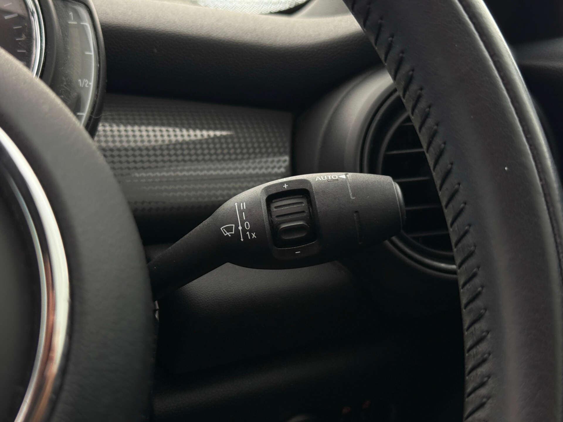 Mini Convertible view 45