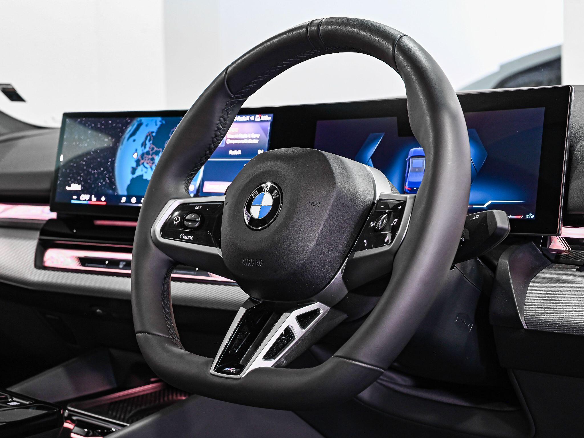 BMW 5 Series view 8