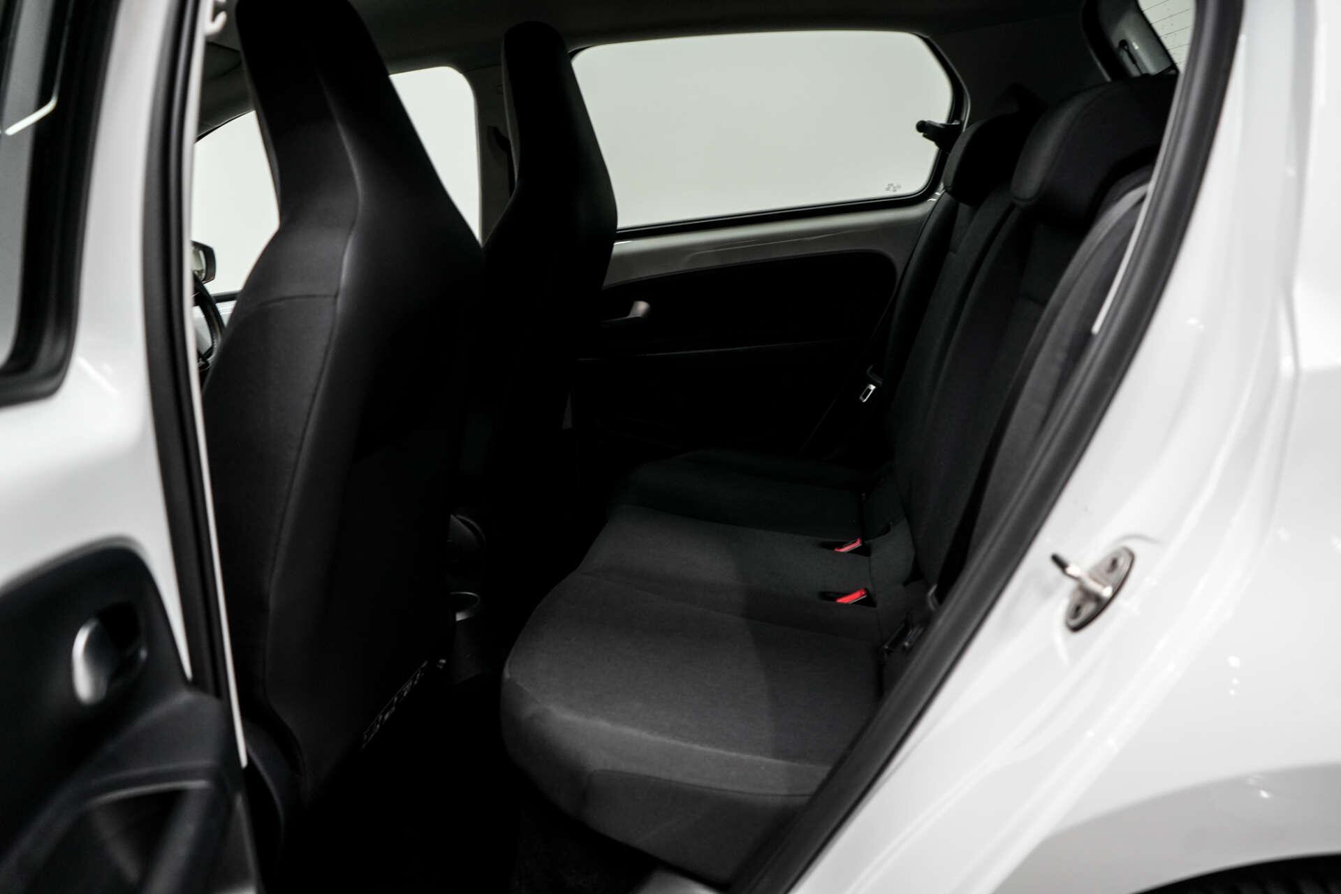 Volkswagen Up! view 22