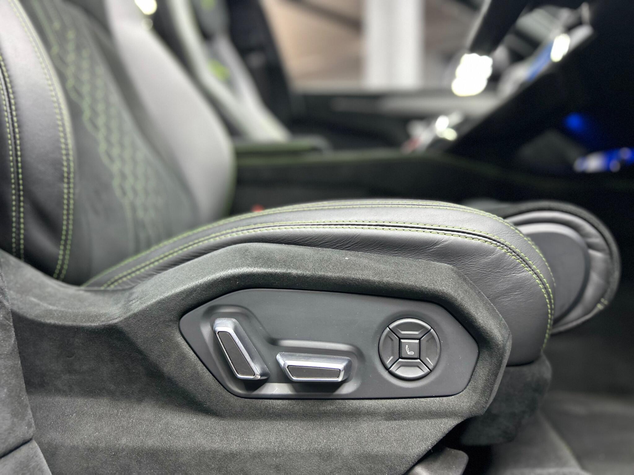 Lamborghini Urus view 39