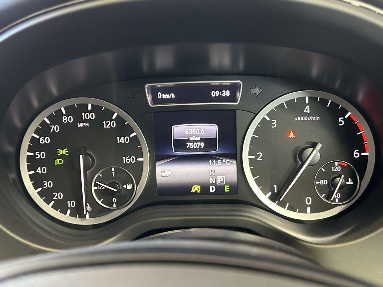 Infiniti Q30 view 33