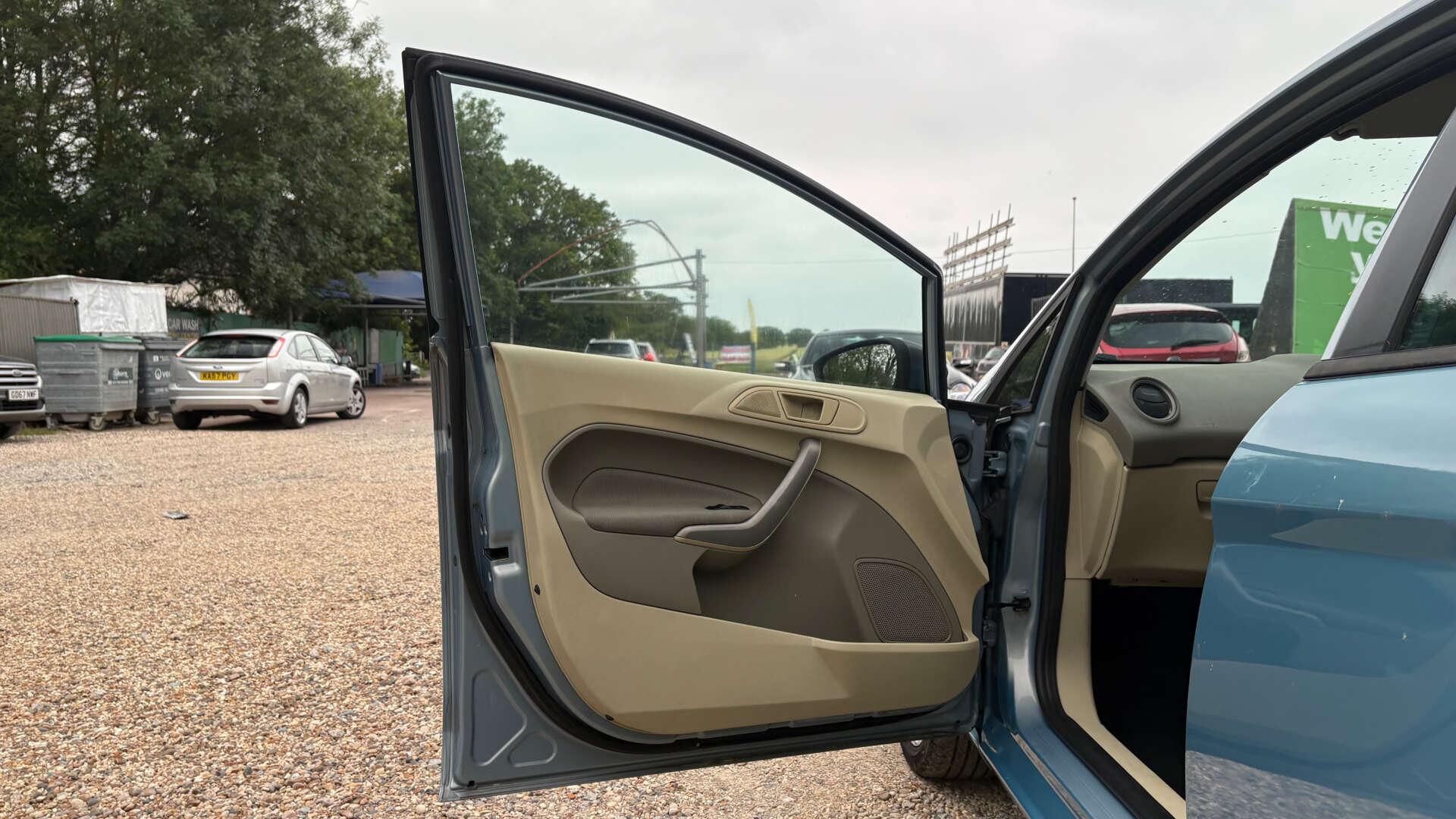 Ford Fiesta view 26