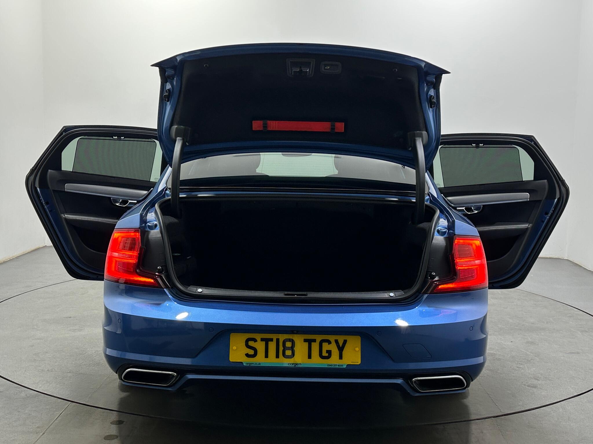 Volvo S90 view 42