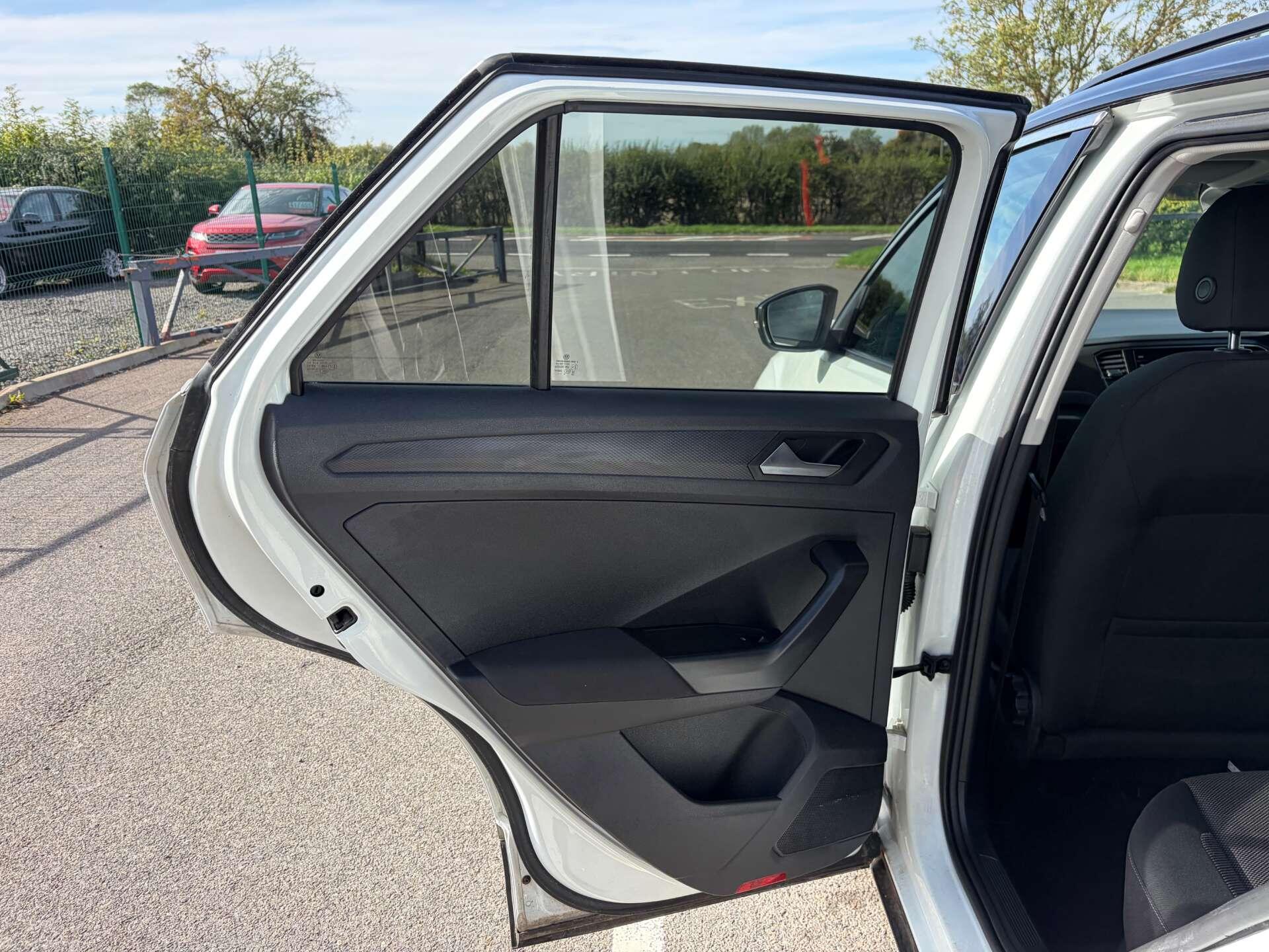 Volkswagen T-Roc view 19