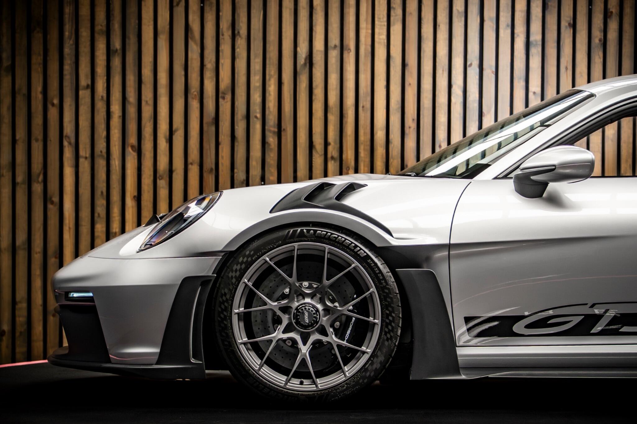 Porsche 911 view 9