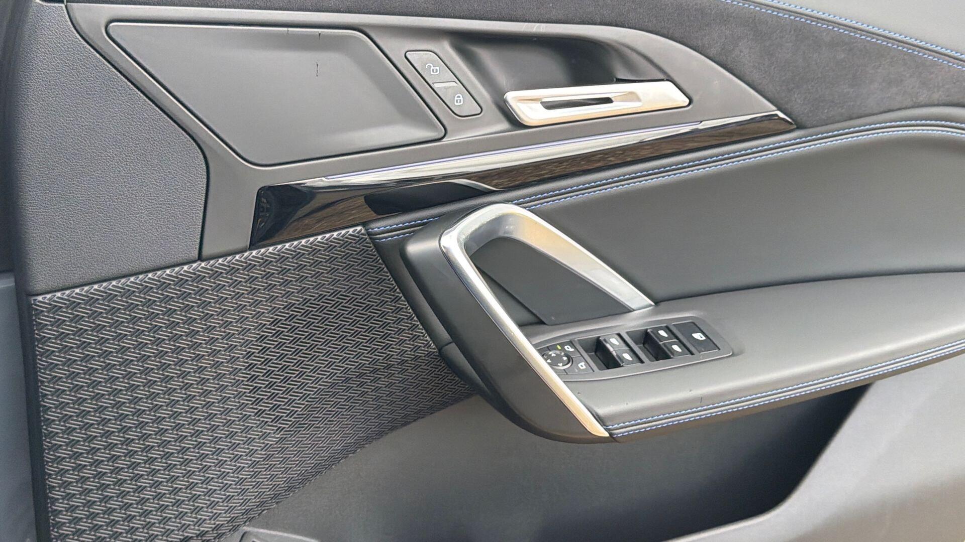 BMW Ix1 view 21
