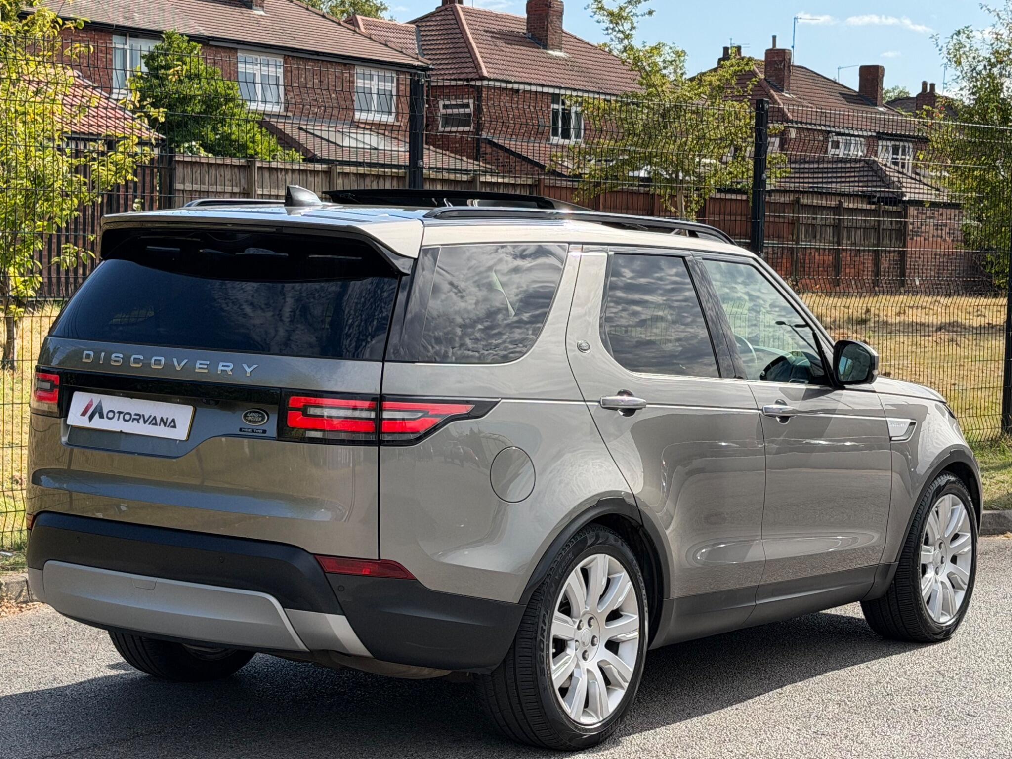 Land Rover Discovery view 15