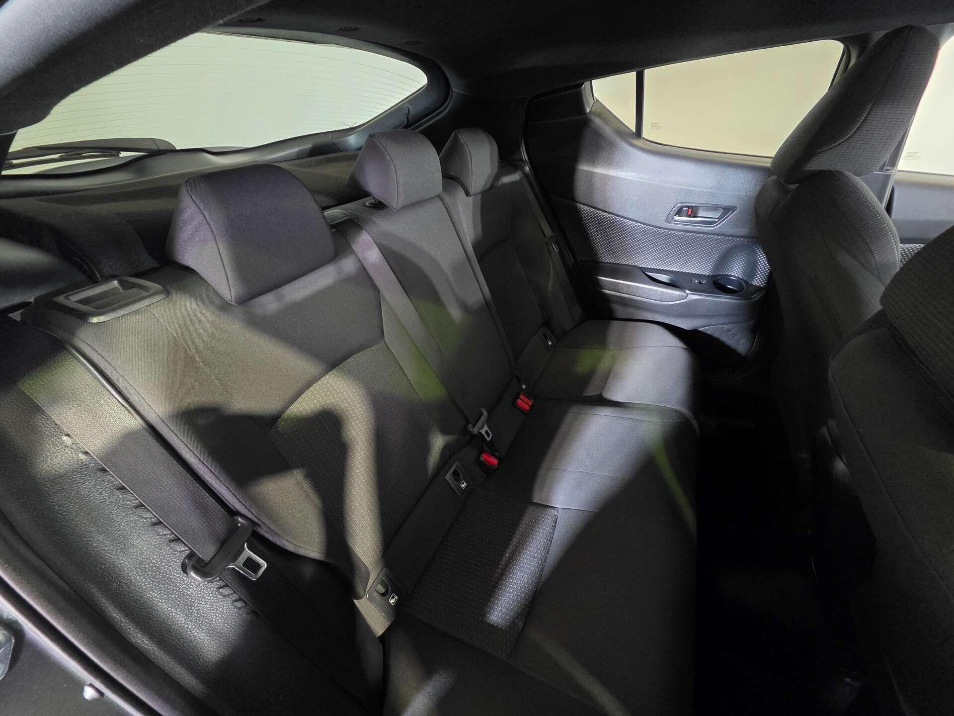 Toyota C-HR view 39