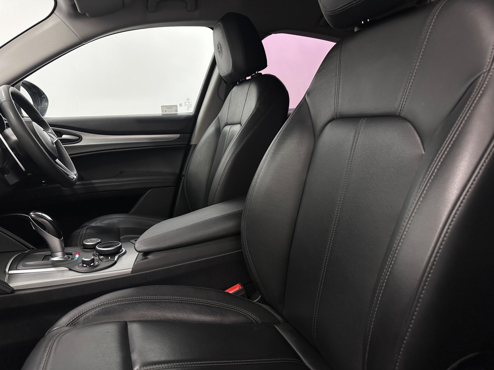 Alfa Romeo Stelvio view 35