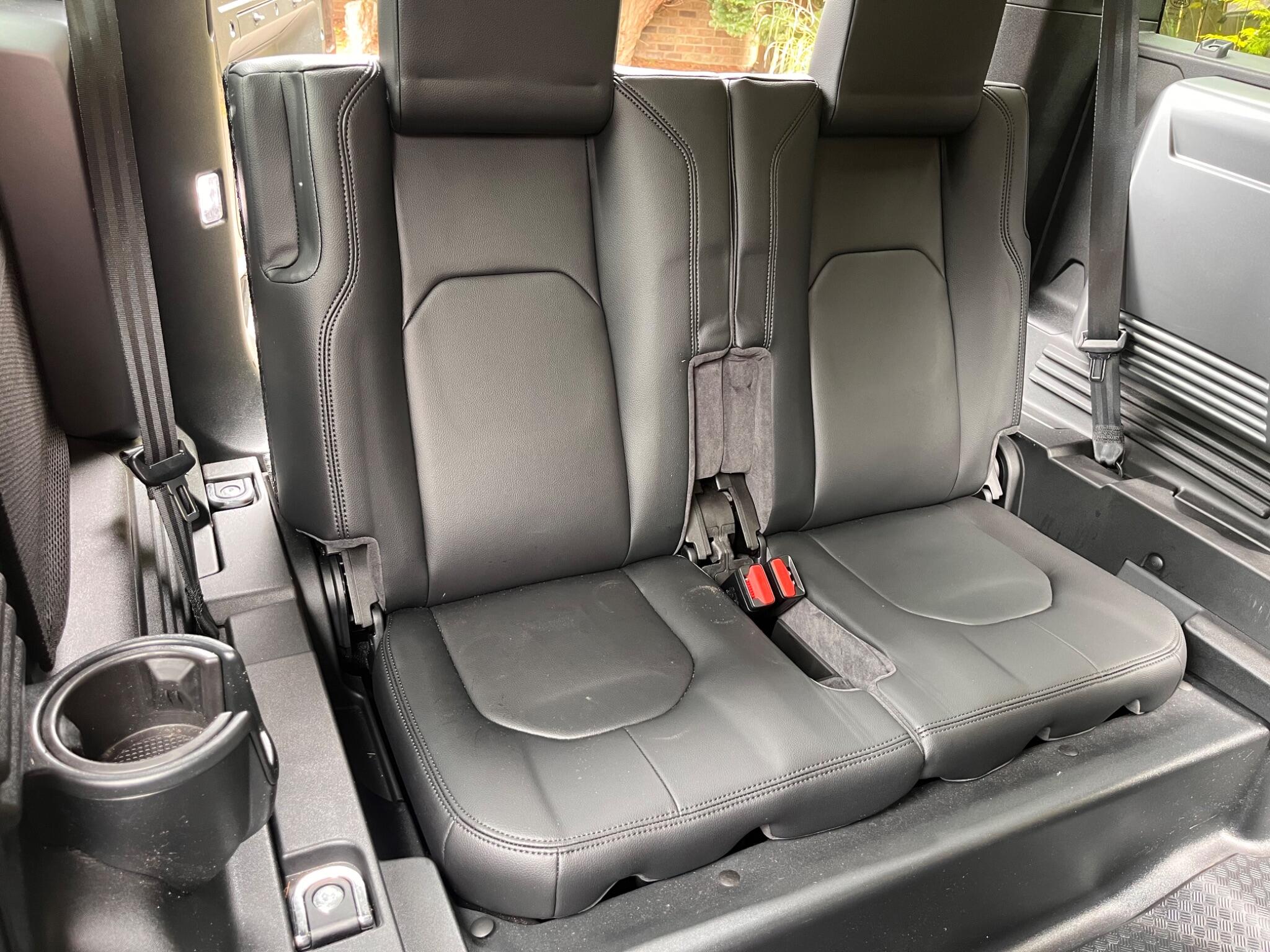 Land Rover Defender view 36