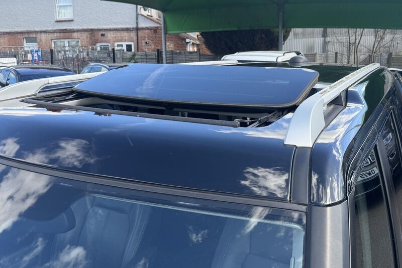 Land Rover Discovery view 21