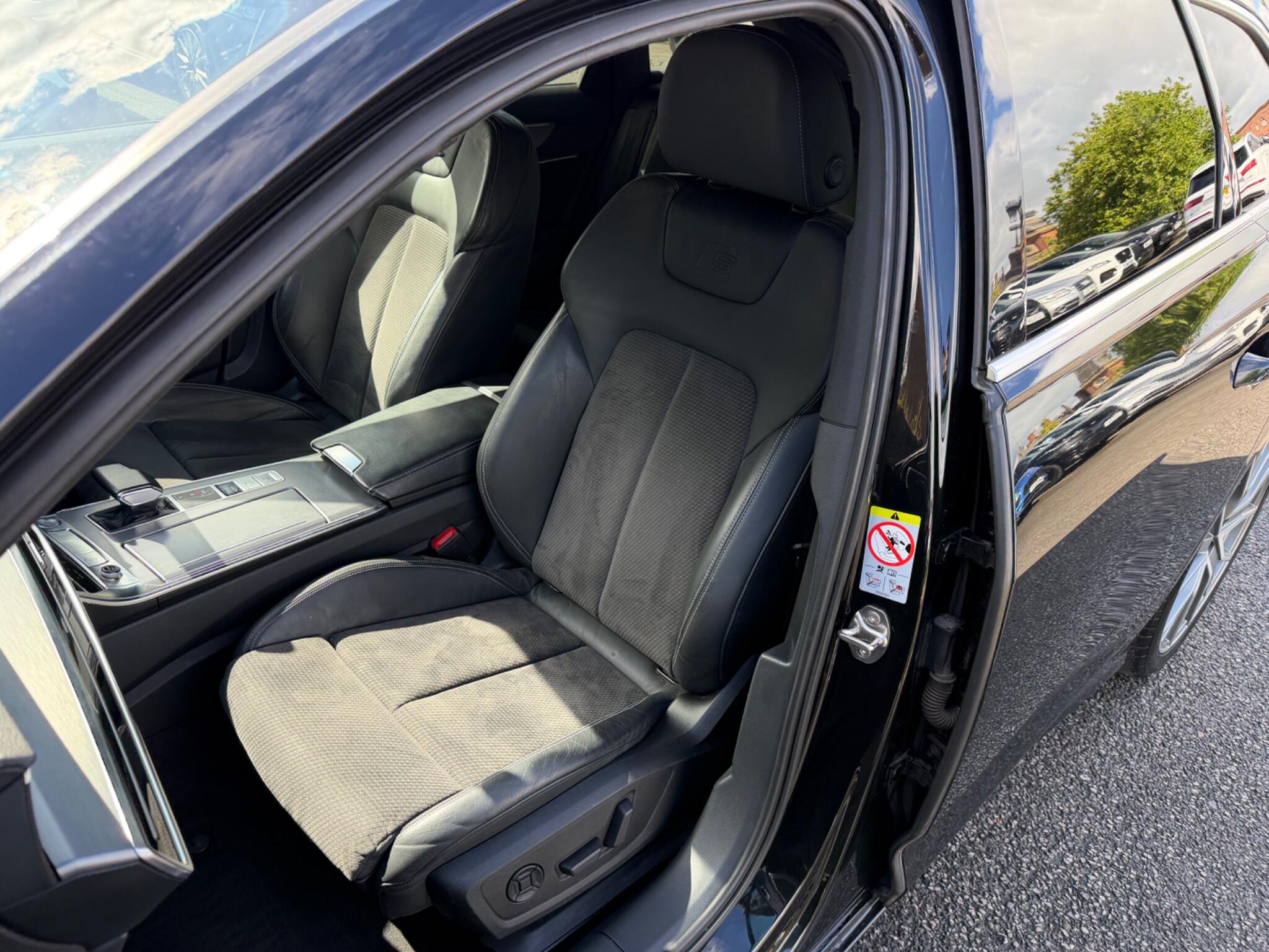 Audi A6 view 17