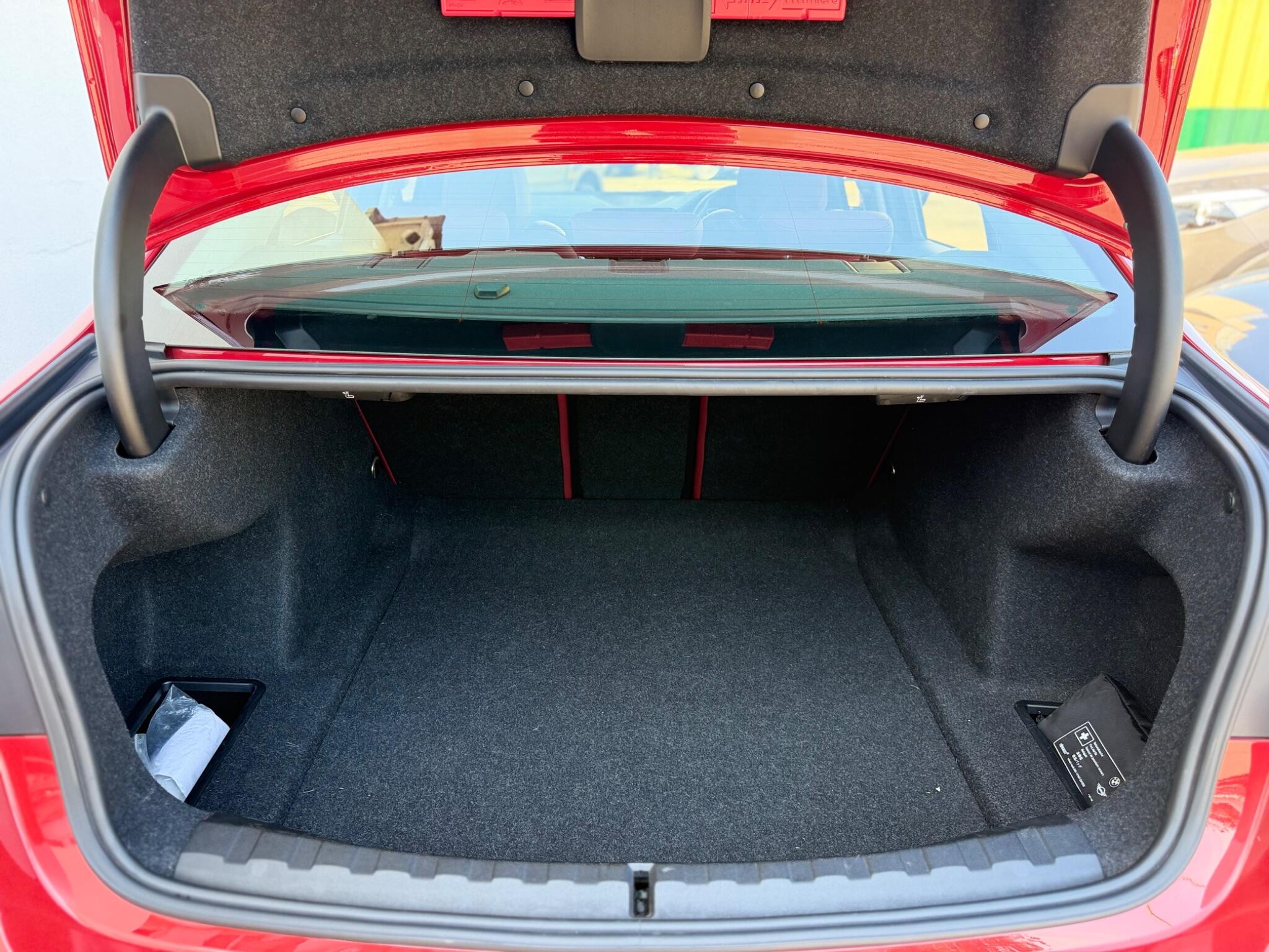BMW 3 Series view 9