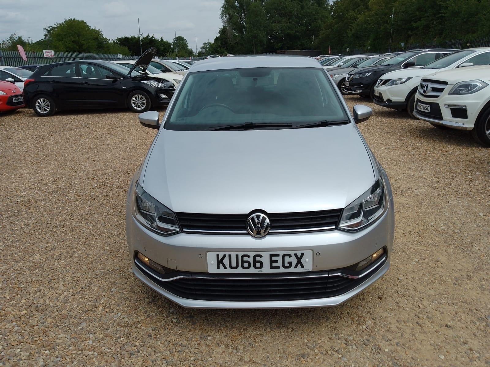 Volkswagen Polo view 2