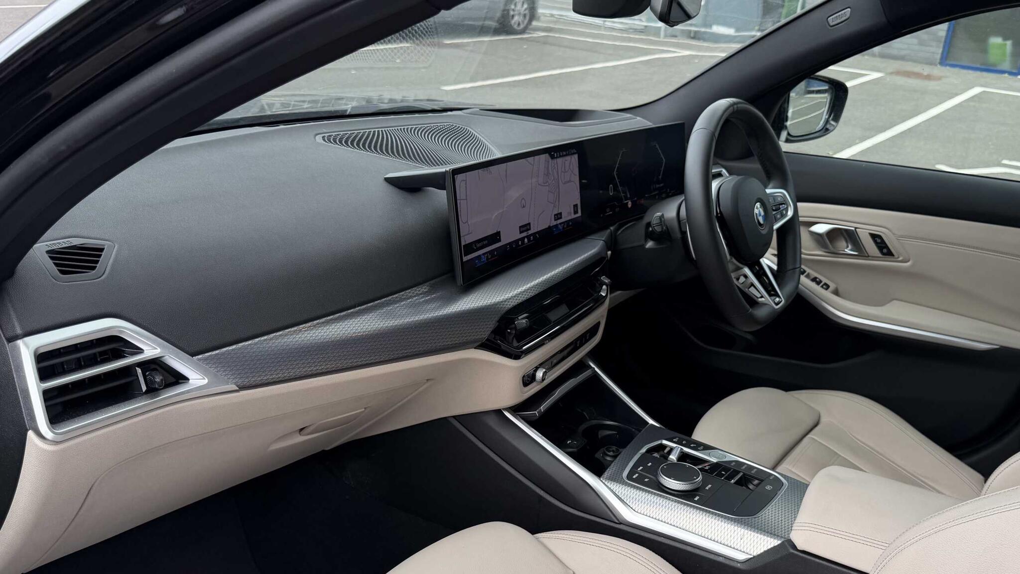BMW 3 Series view 8