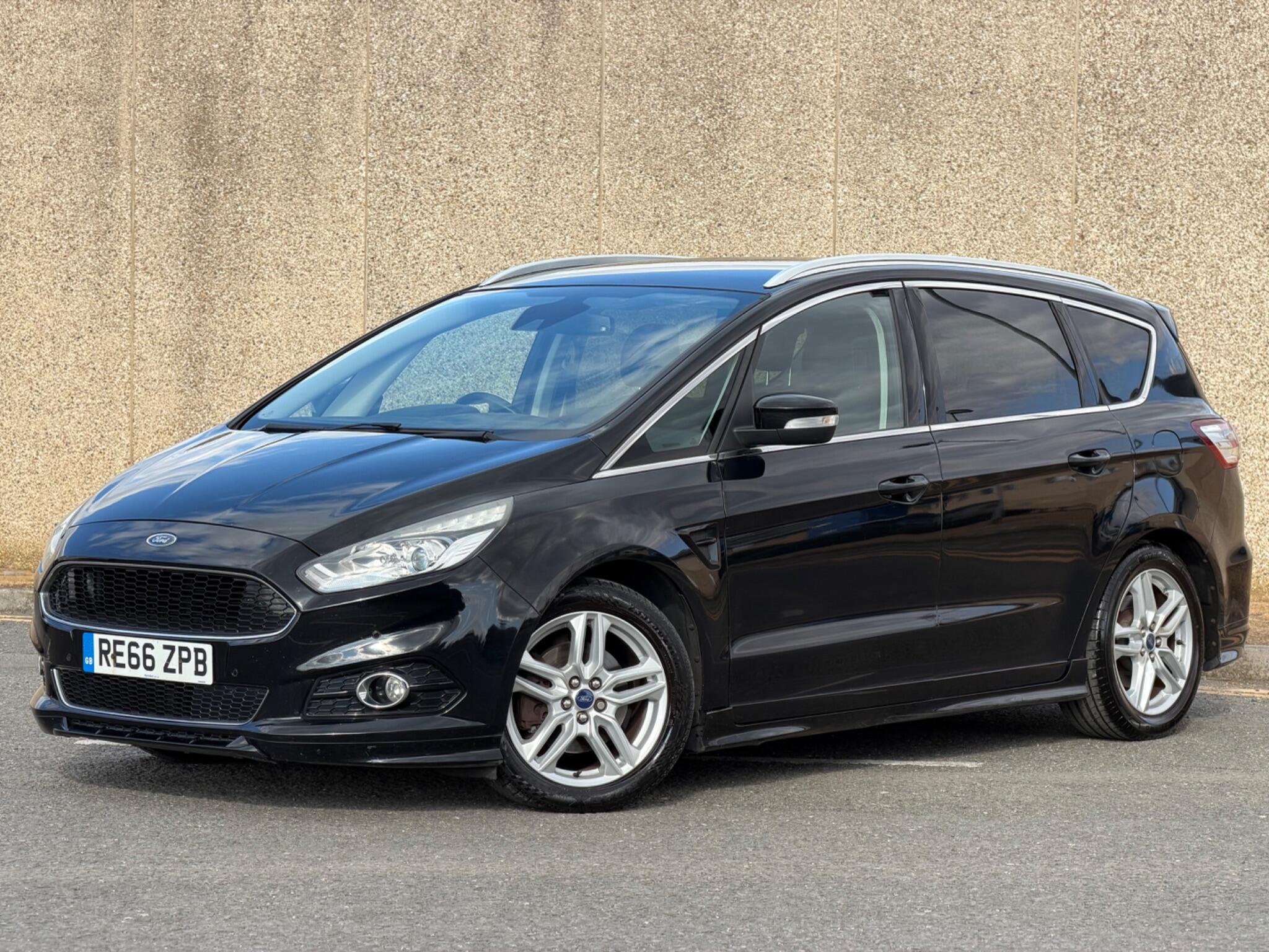 Ford S-Max view 5