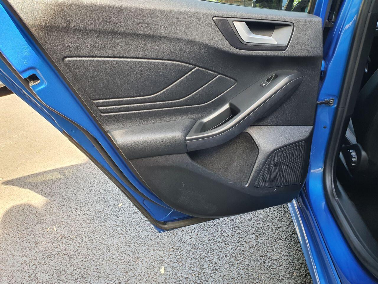 Ford Focus view 22