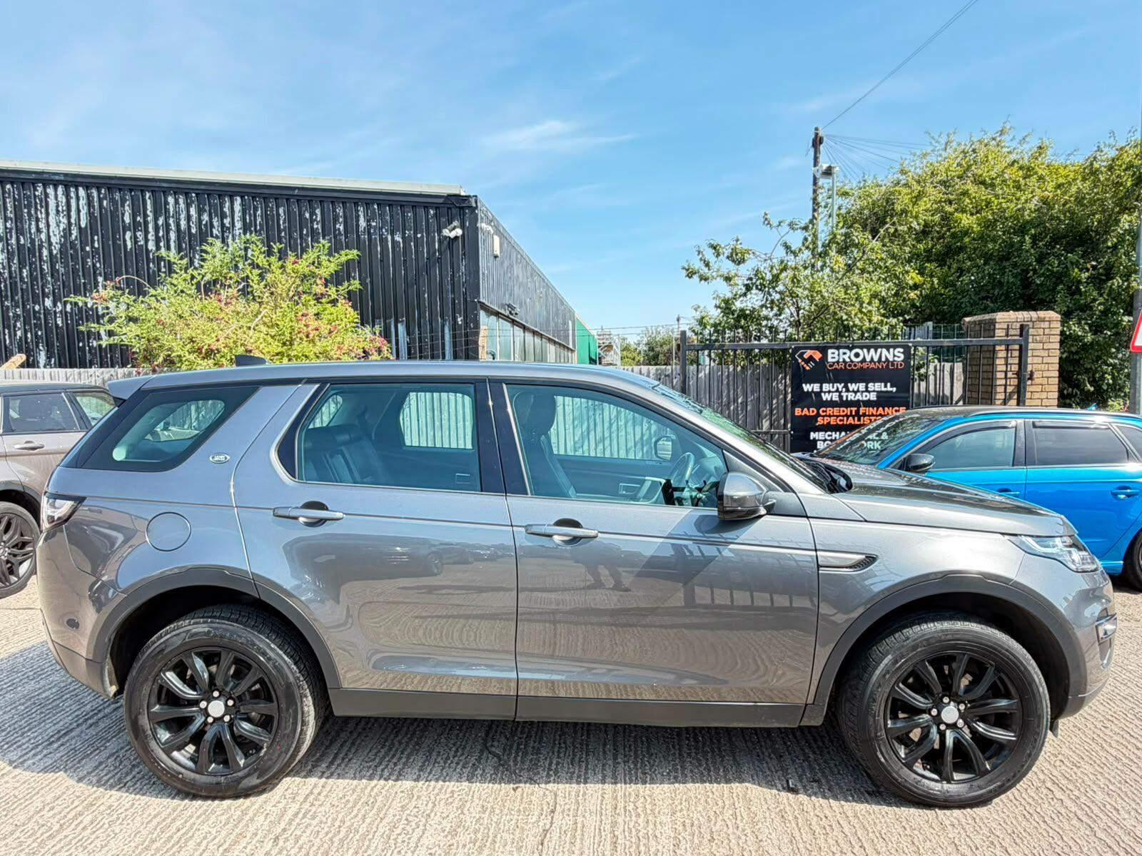 Land Rover Discovery Sport view 2