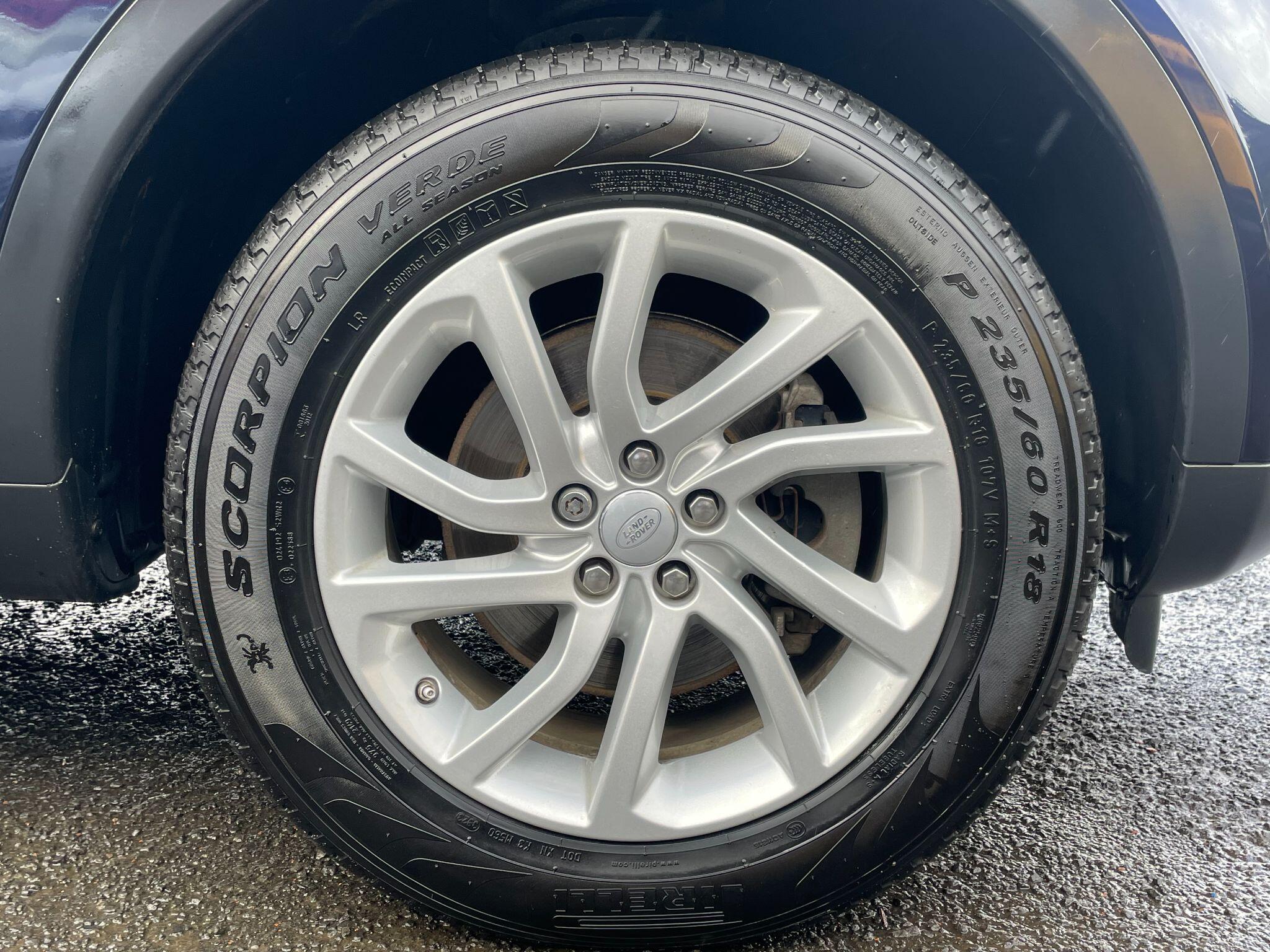 Land Rover Discovery Sport view 16