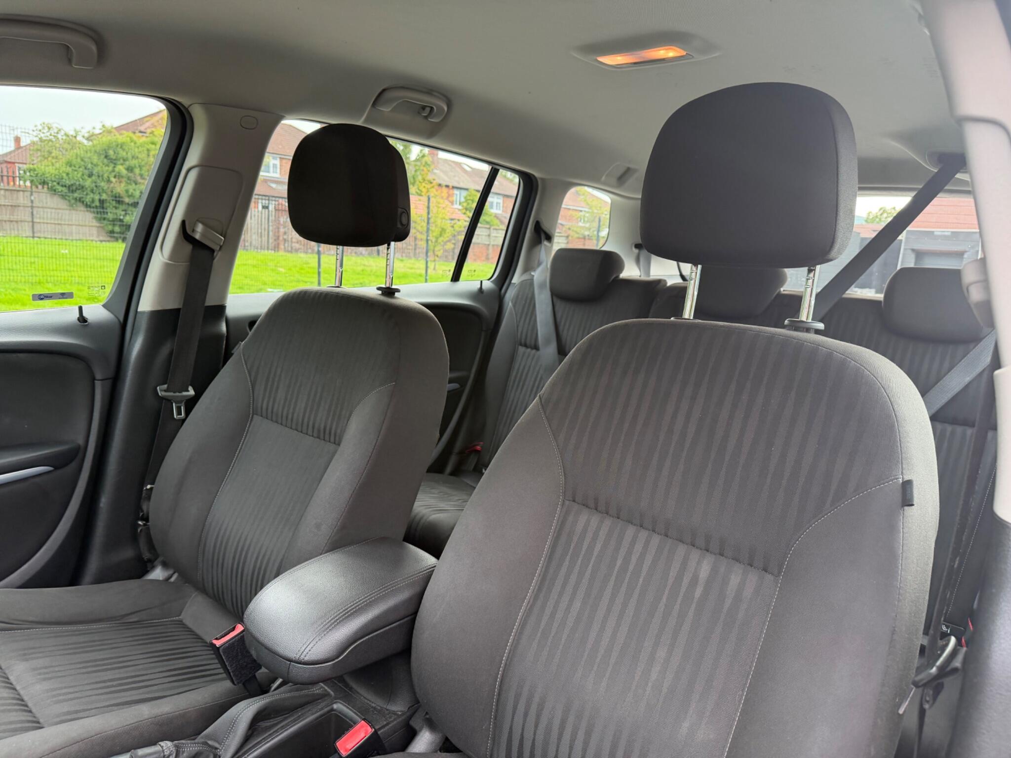 Vauxhall Zafira Tourer view 23