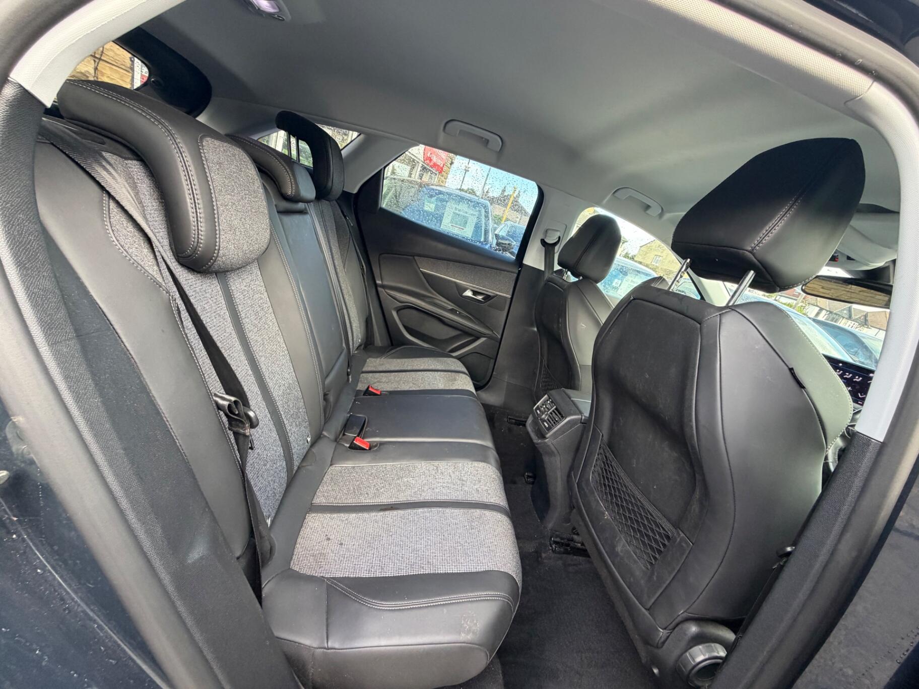 Peugeot 3008 view 13