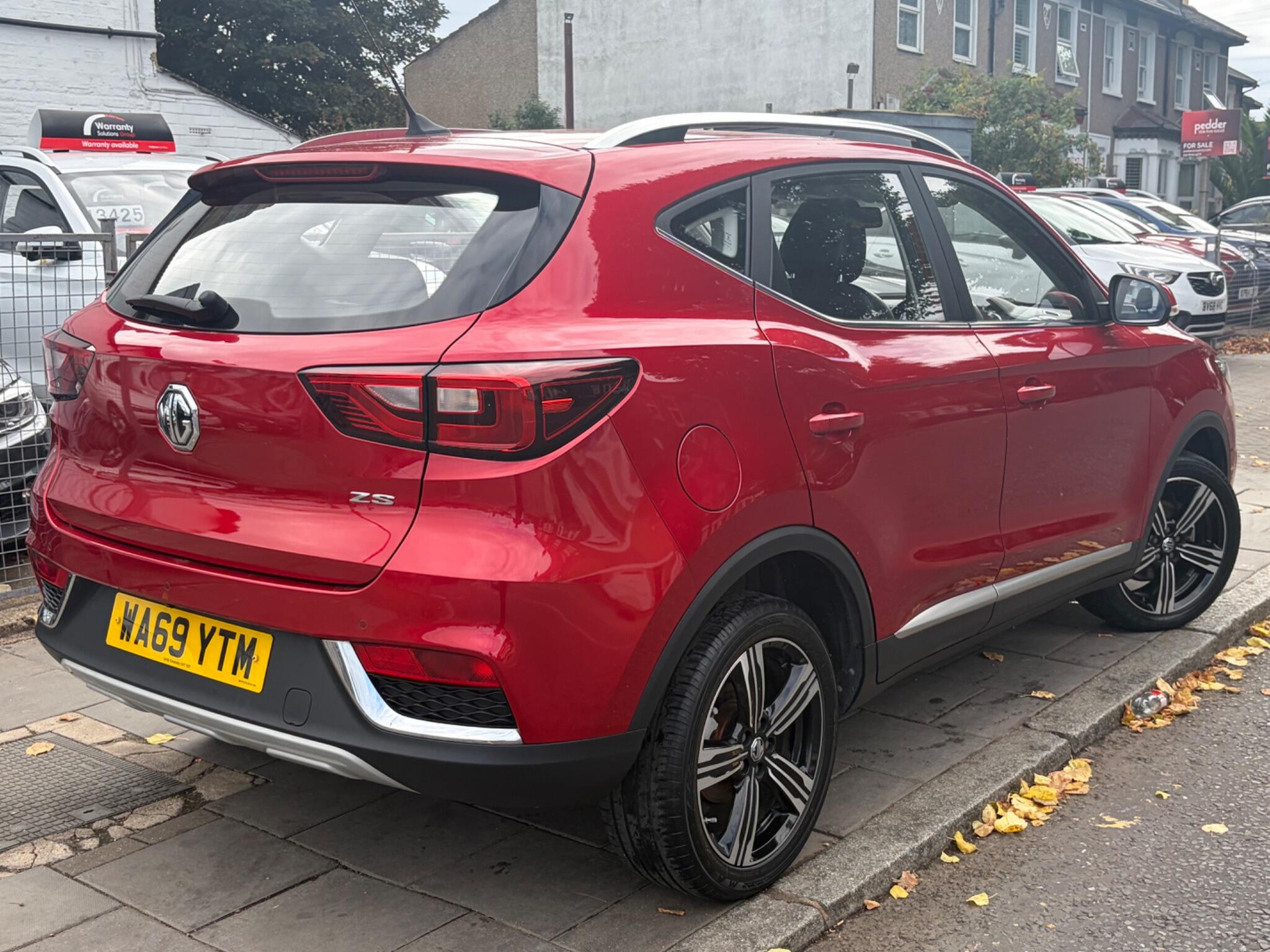 MG ZS view 3