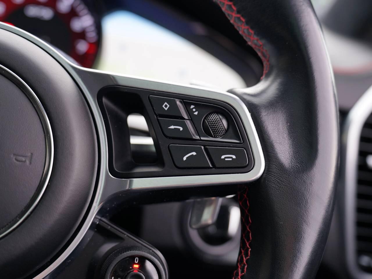 Porsche Cayenne view 32