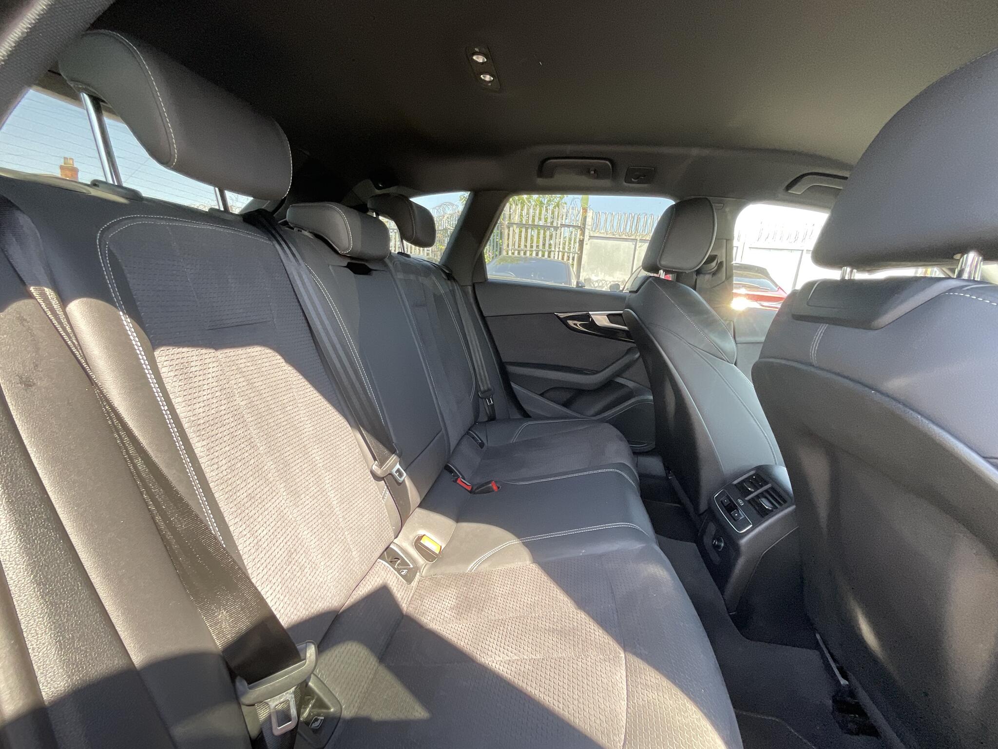 Audi A4 Avant view 11