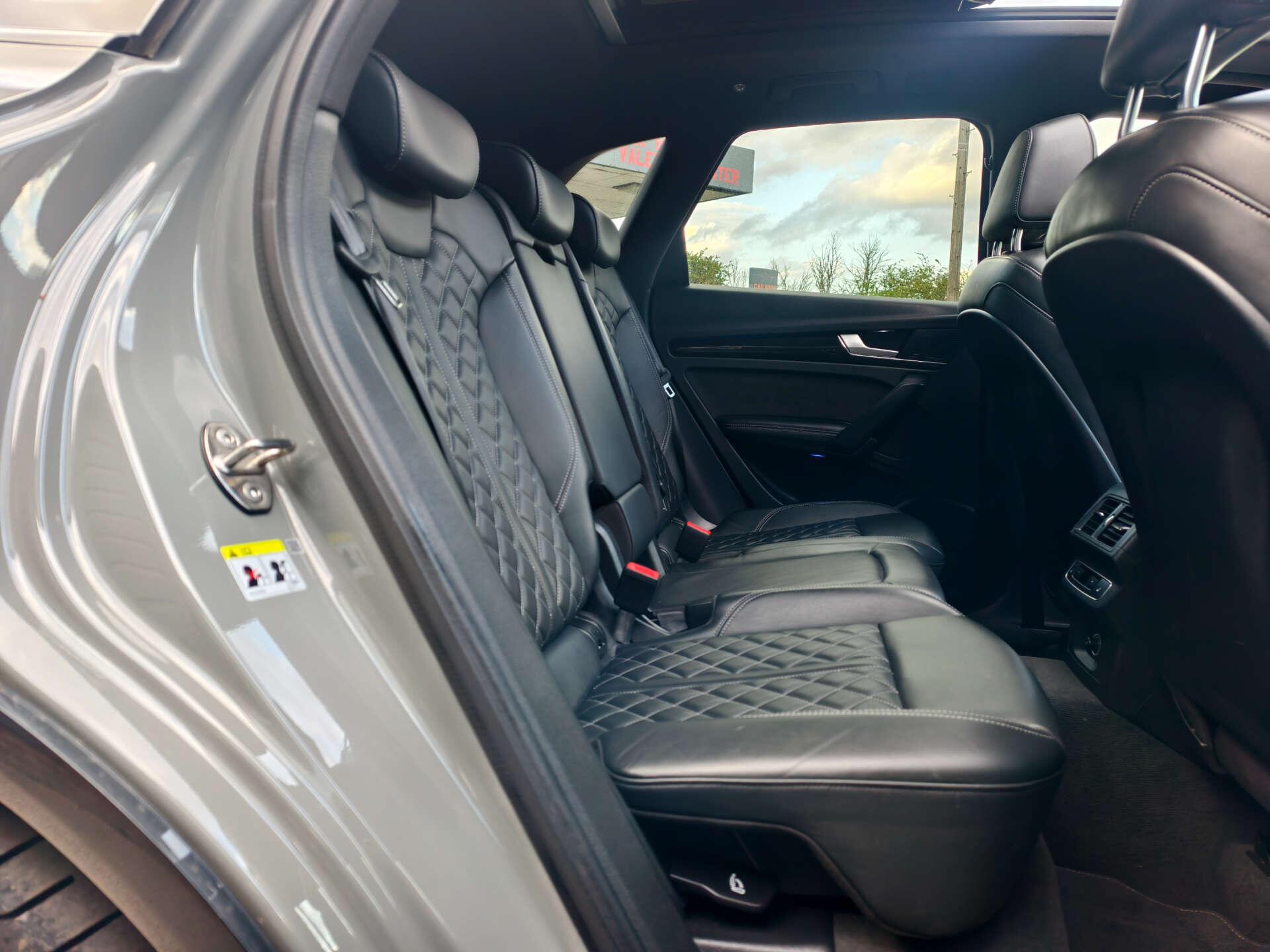 Audi SQ5 view 26