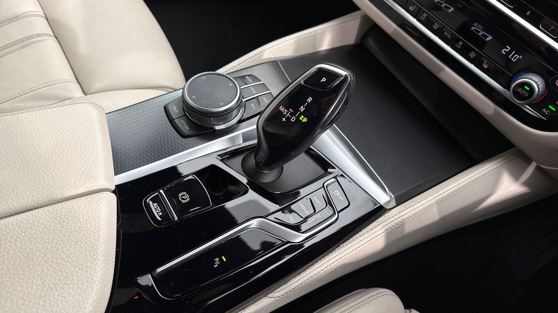 BMW 5 Series view 10