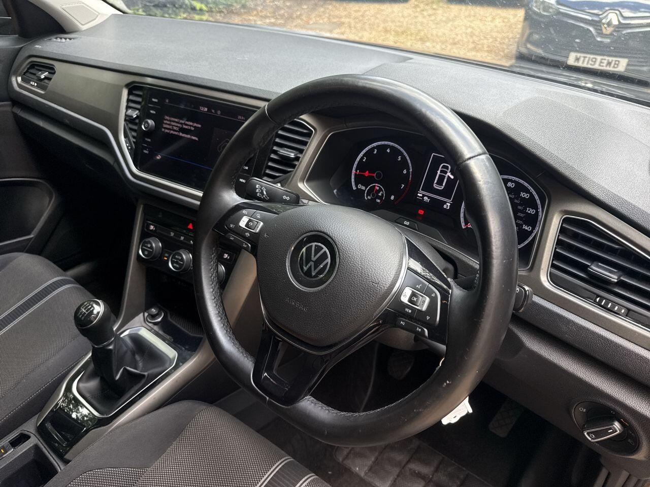 Volkswagen T-Roc view 14