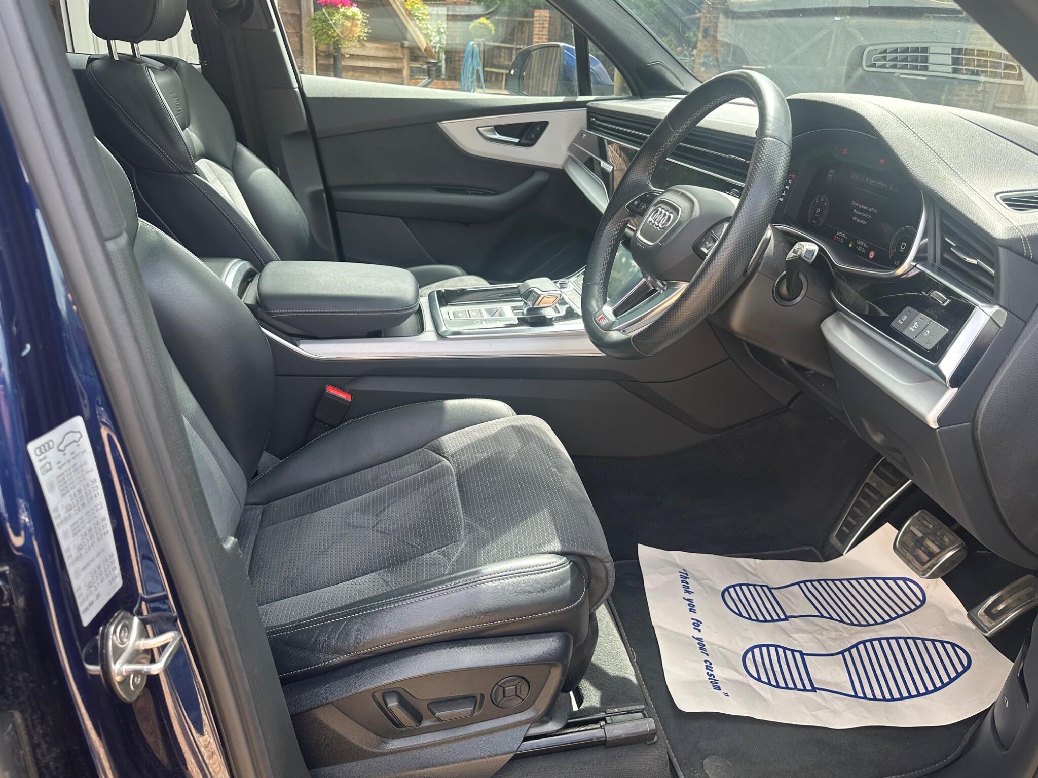 Audi Q7 view 25