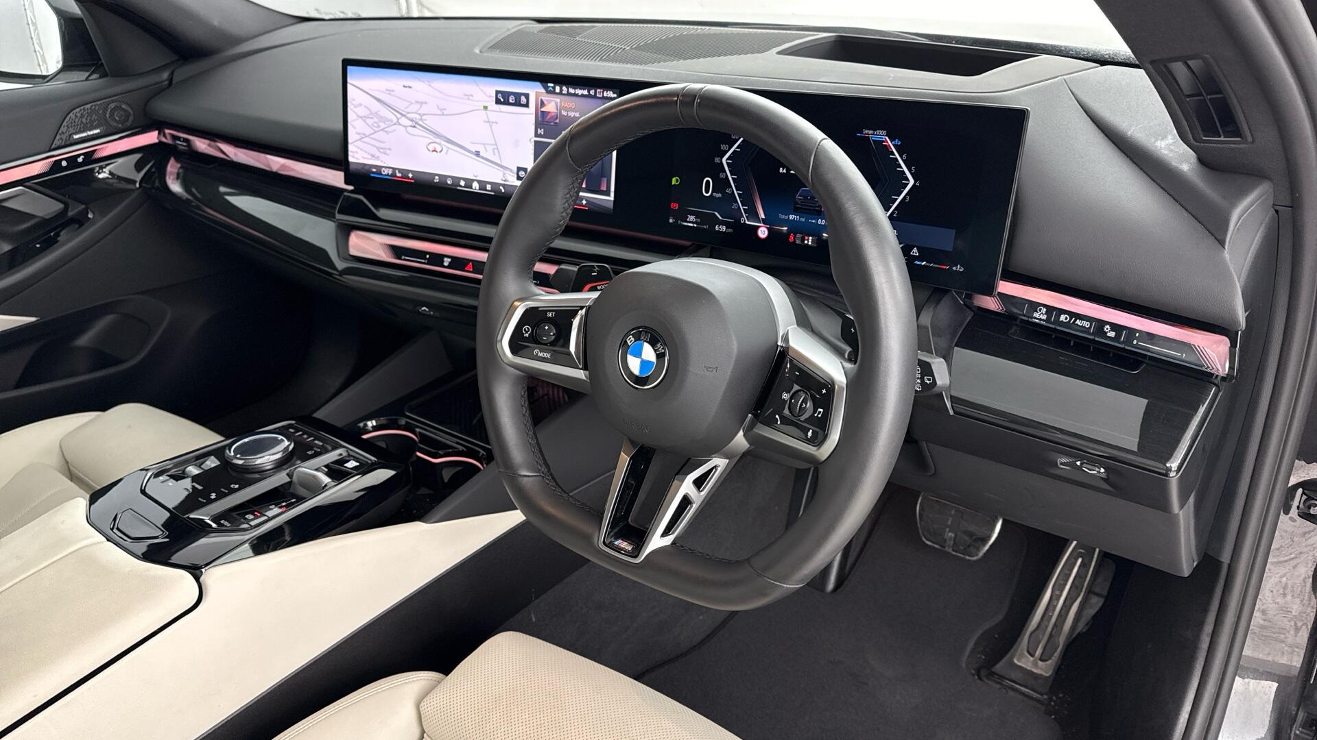 BMW 5 Series view 6