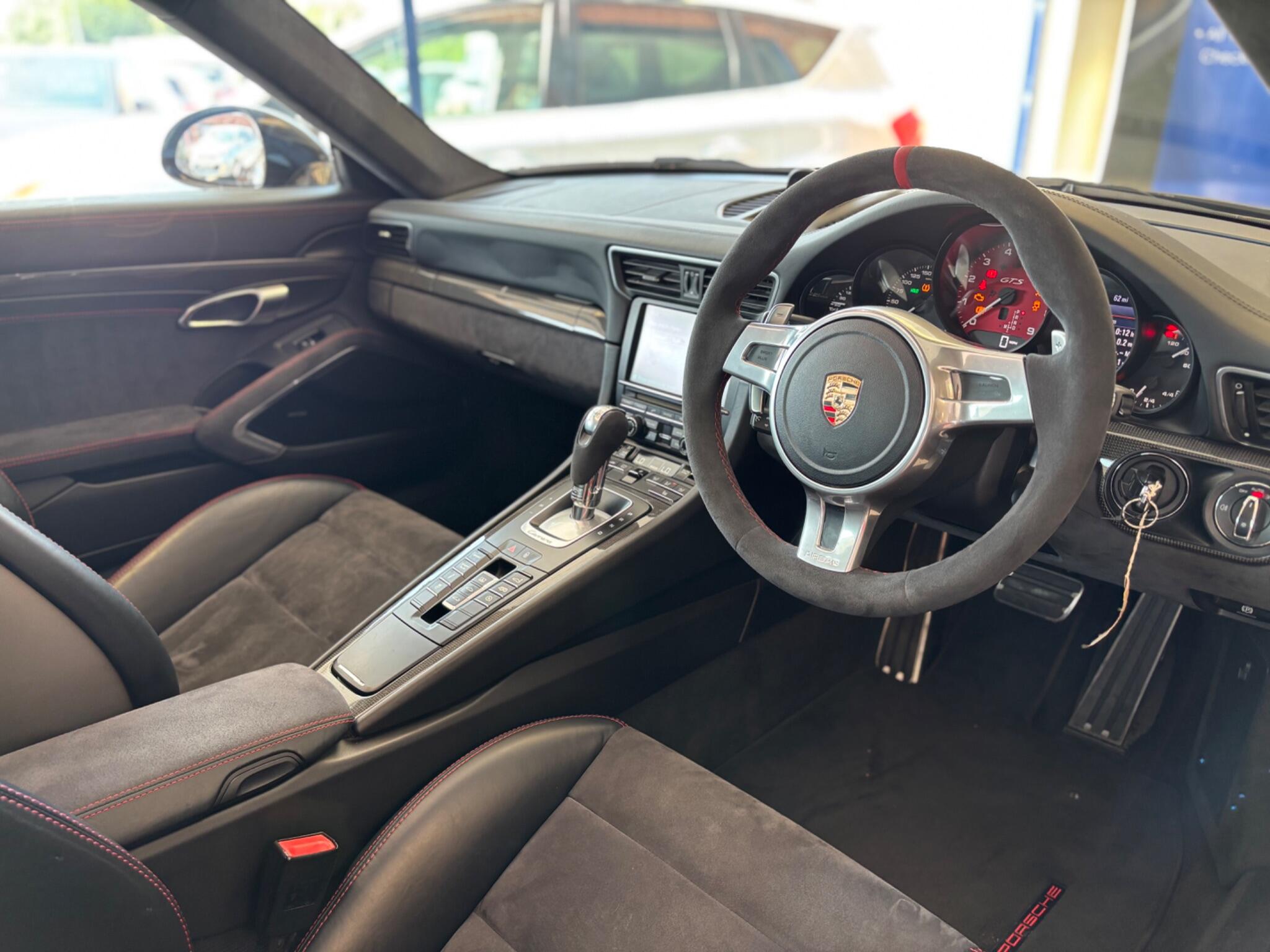 Porsche 911 view 9