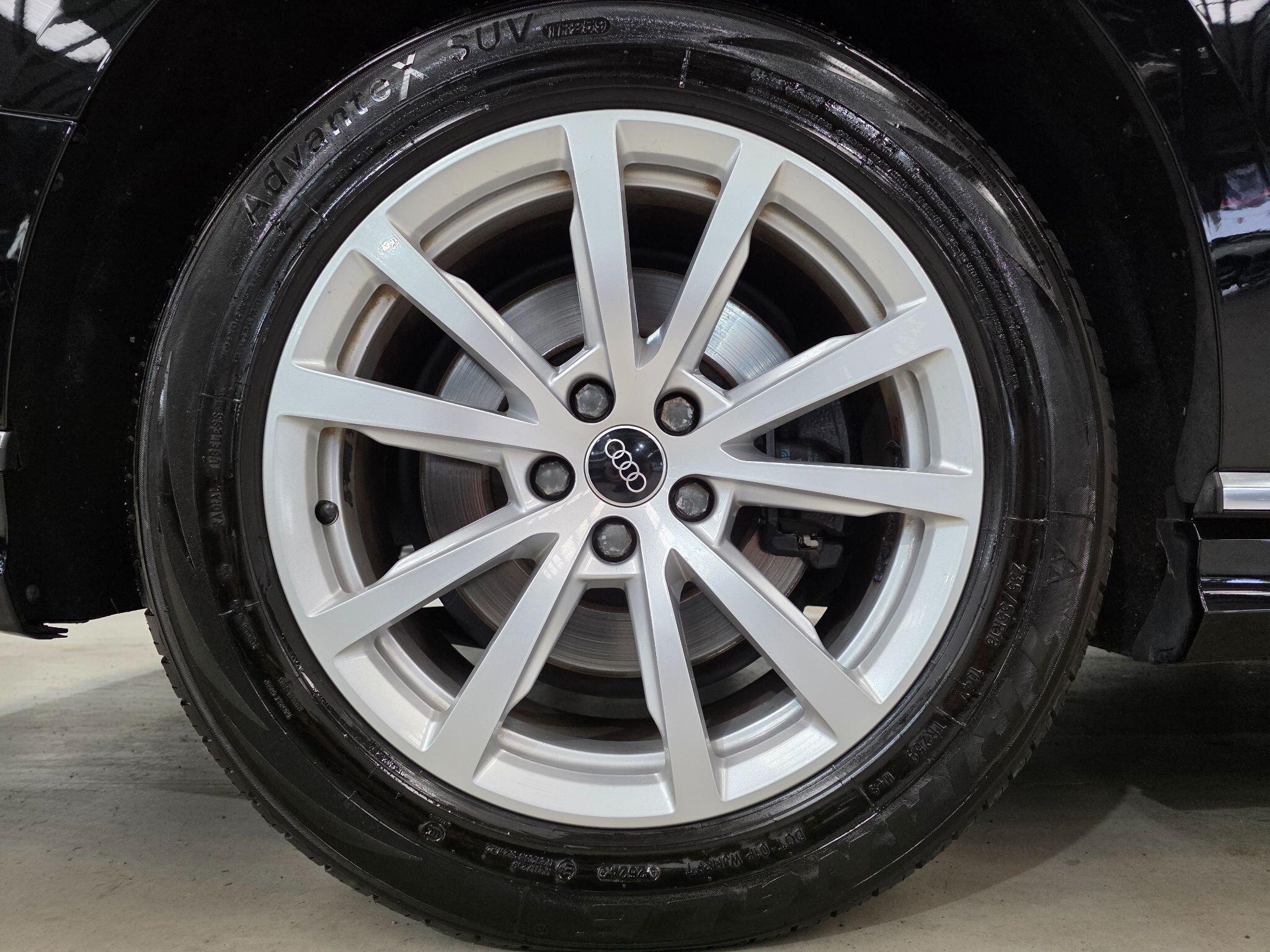 Audi A8 view 40