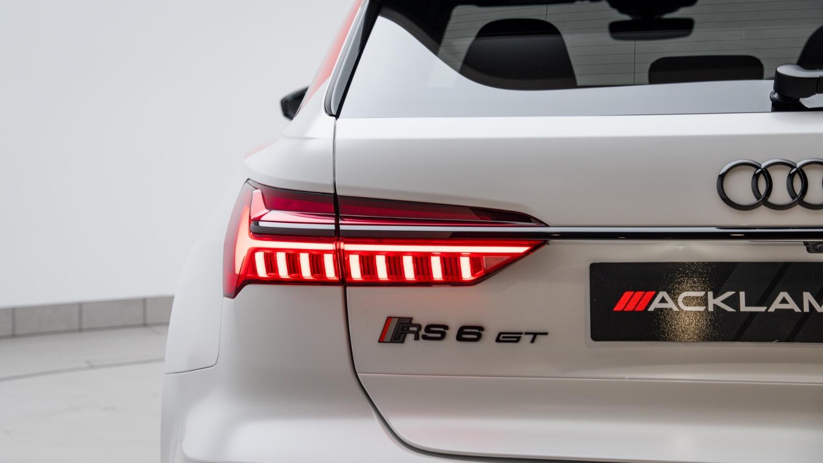Audi RS6 Avant view 60