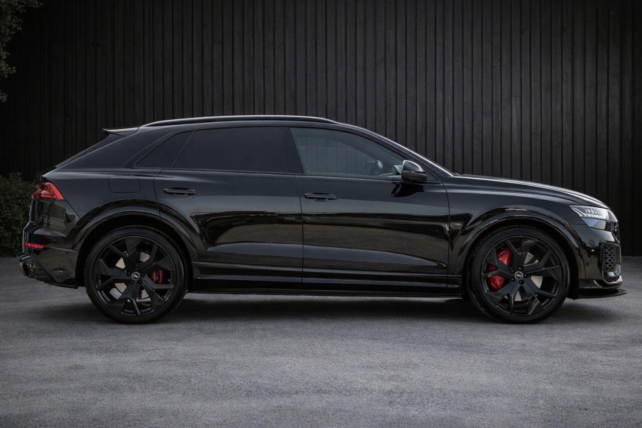 Audi RS Q8 view 5