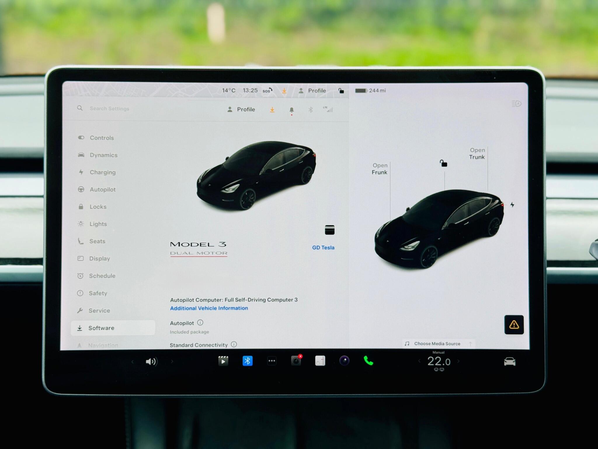 Tesla Model 3 view 16